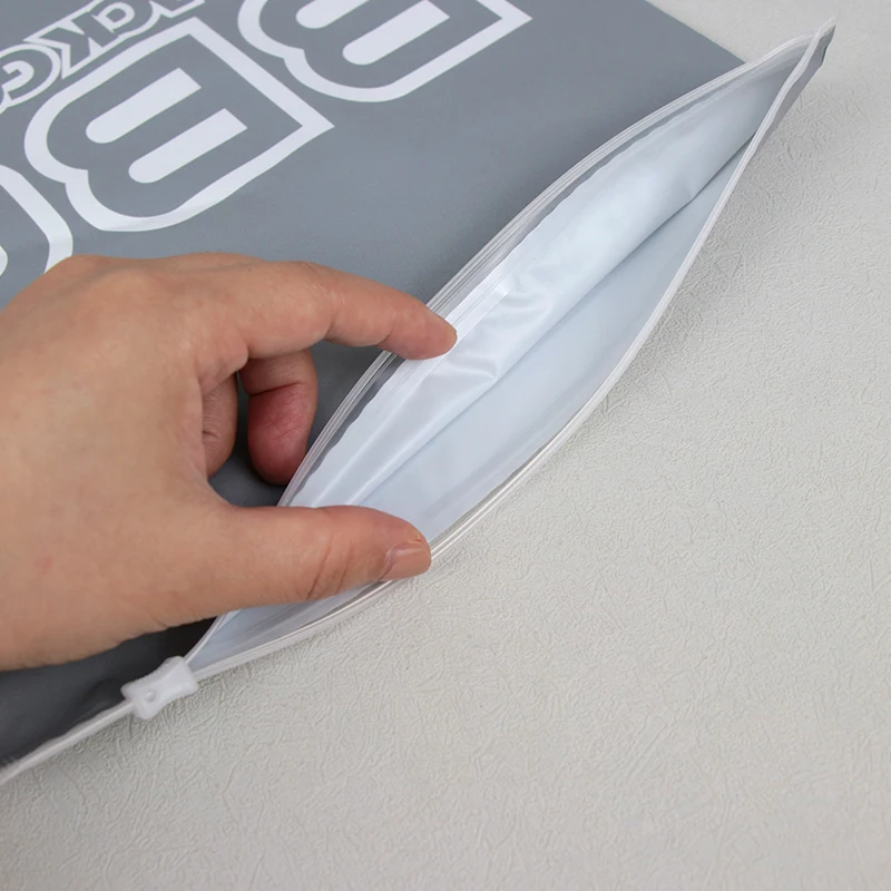 Custom Logo  Matt Clothes Packaging Bags Plastic Recyclable Ziplock Sports Clothing Packaging with Printed Logo