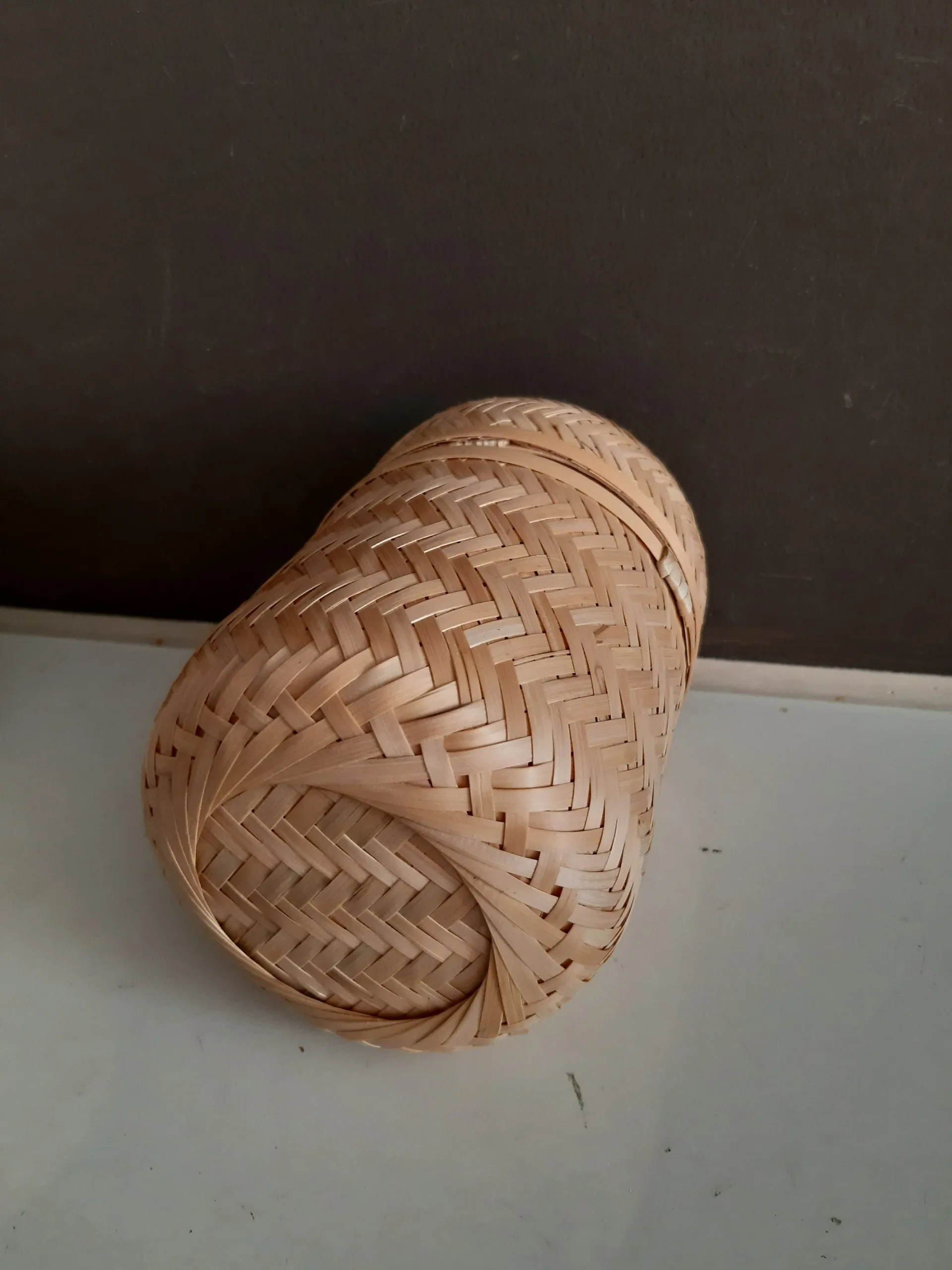 Eco Friendly Wholesale Manufacture Vietnam Storage Cosmetic Custom Round Handmade Woven Bamboo Tea Caddy Box With Lid