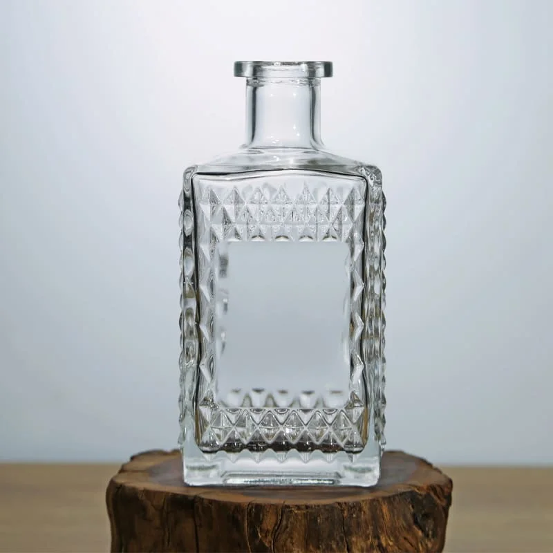 Luxurious 750ml Square Glass Bottle with Cork Lid for Distilled Spirits