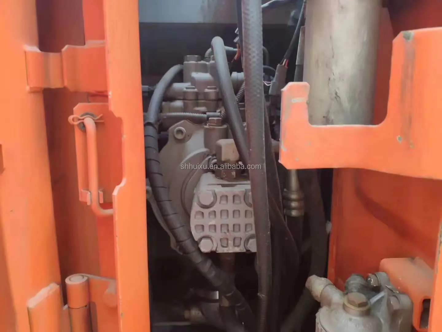 Hitachi in stock Hydraulic Crawler Excavator HITACHI 135 Second hand good condition/Used digging machine Japanese HITACHI 135 for sale