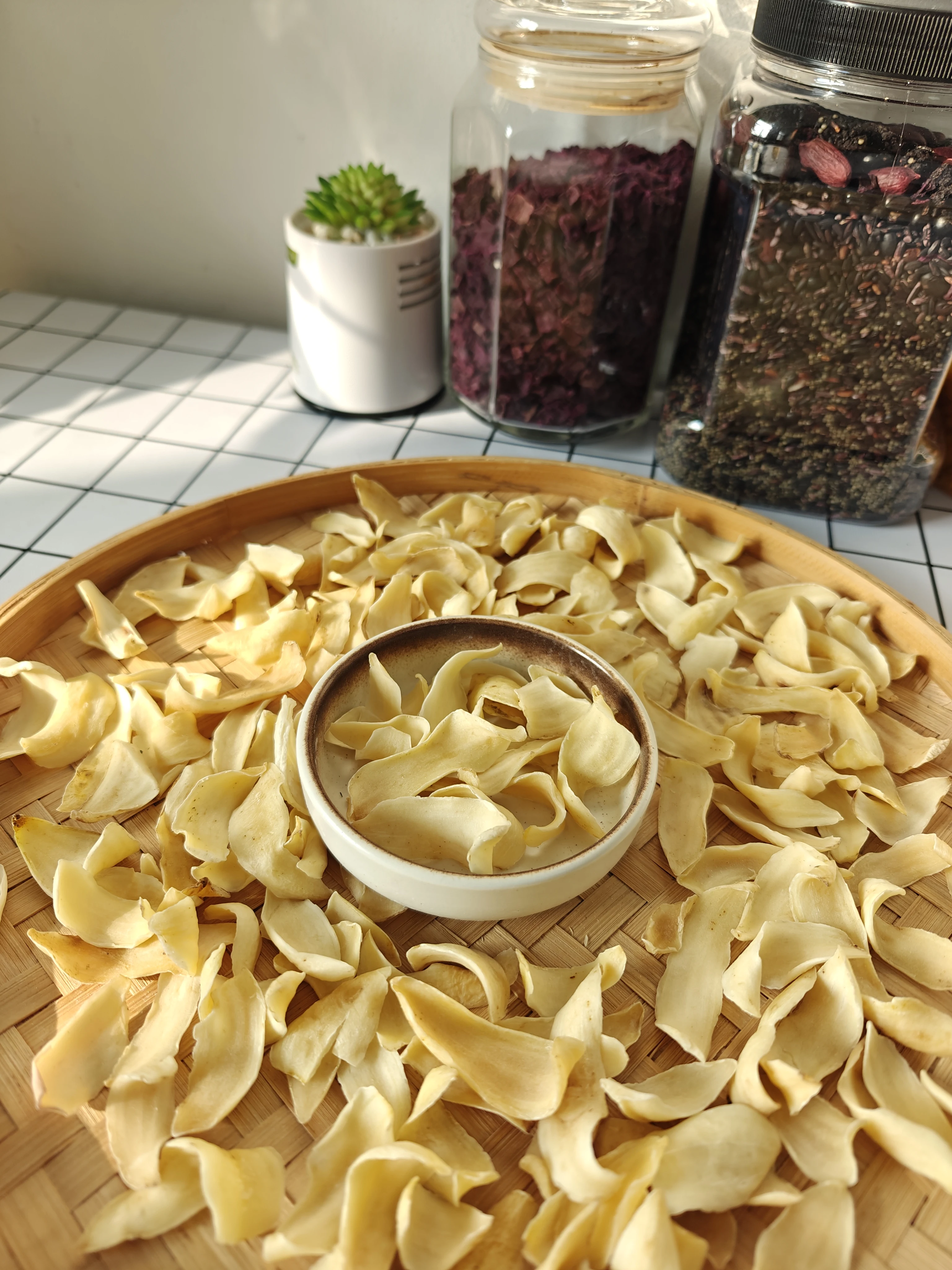 Competitive price and best quality dried lily from Vietnam suppliers for export Wholesale Natural Dried Lily