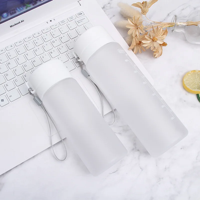 Custom Logo Plastic Water Bottles with Durable and Fashional Design Total Capacity of 600ml 800ml