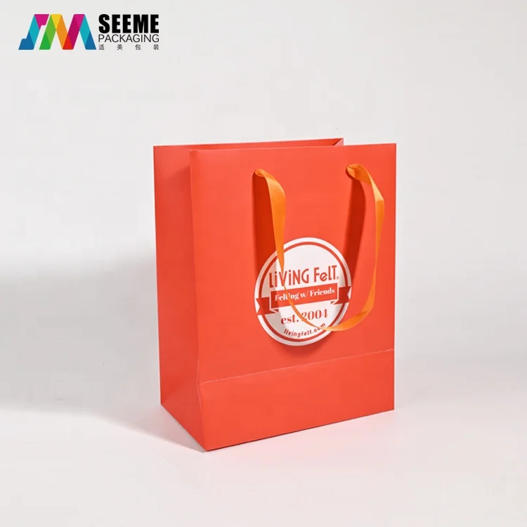 New design recycle kraft art coated paper Christmas gift bag for shopping