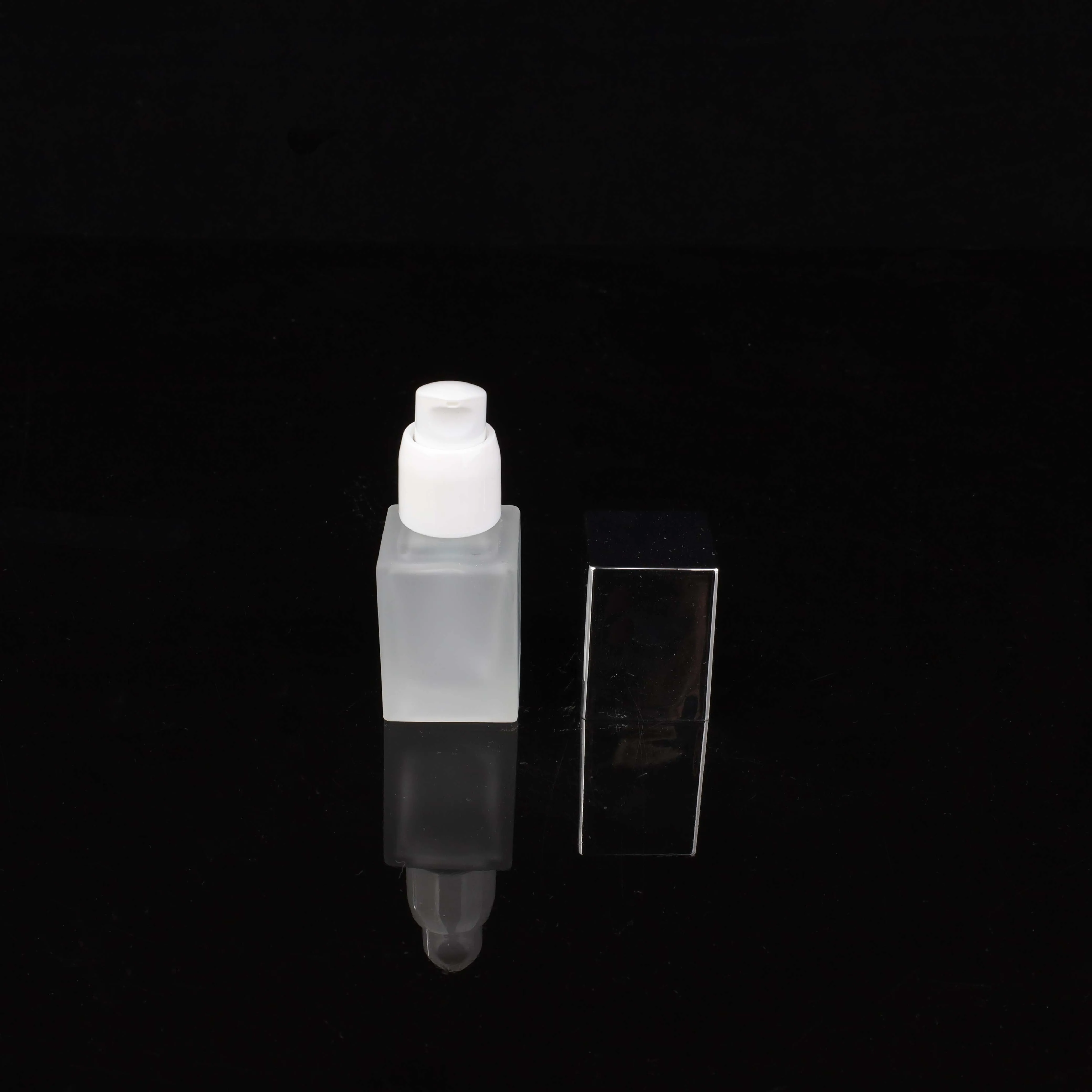 30ml 50ml Free Sample Empty Luxury Flat Square Spray Perfume Bottleperfume Pump Glass Bottle