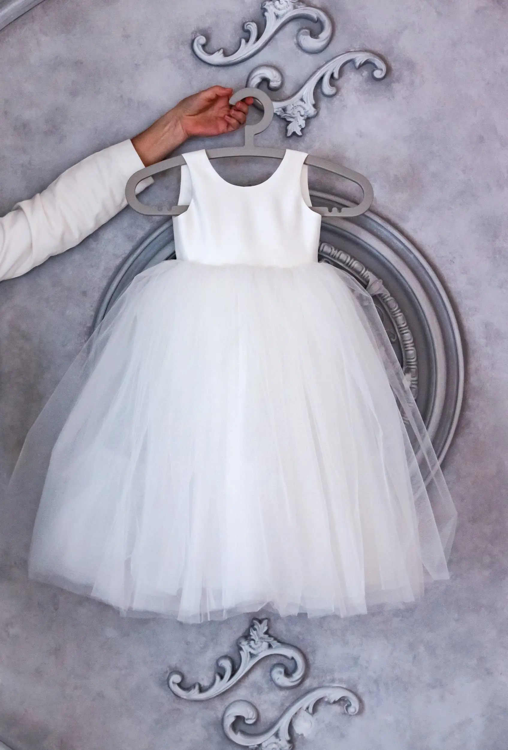 Simple tulle wedding short sleeve ball gown flower girls dress with lace cape