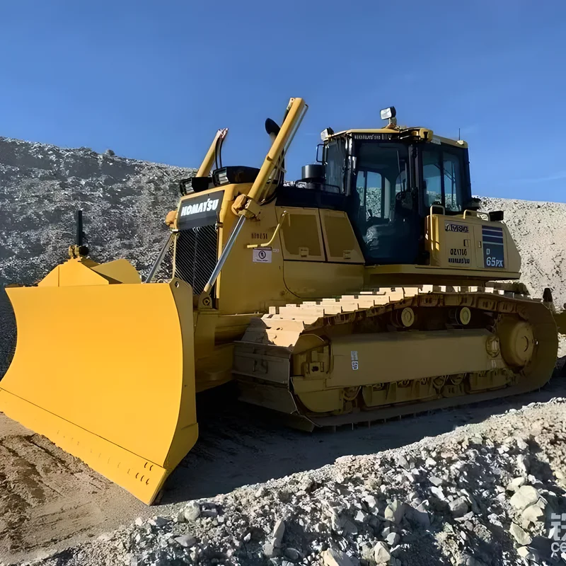 Используется Komatsu D65 гусеничный бульдозер по конкурентоспособной цене