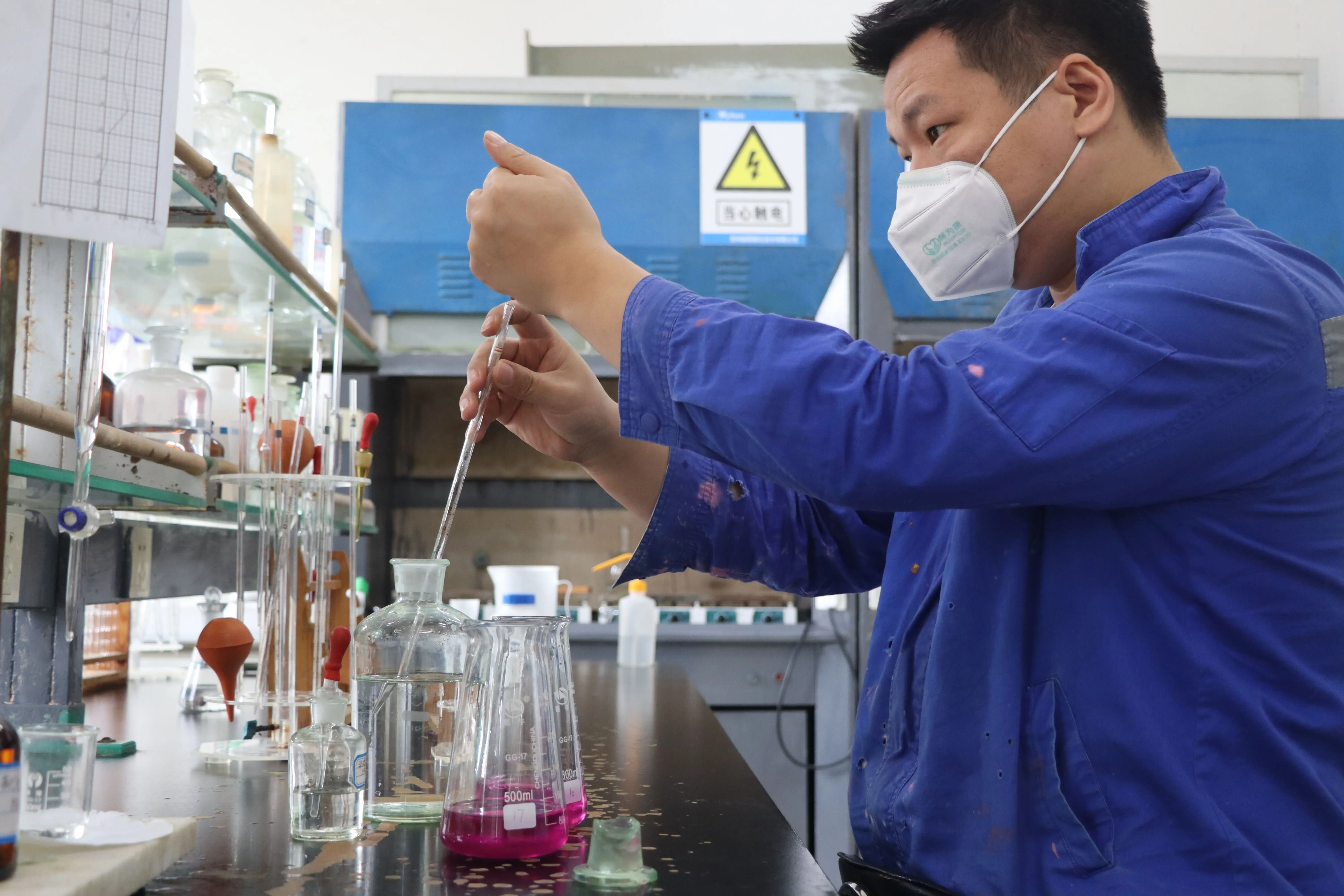 Sell Low Temperature Type high efficiency Sulfuric Acid production reforming Oxidization Catalyst Catalyst Case