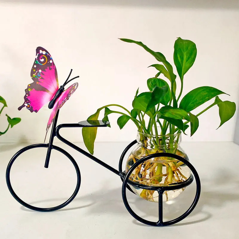 Retro iron three-wheeled bicycle model can be planted hydroponic green plants with glass containers
