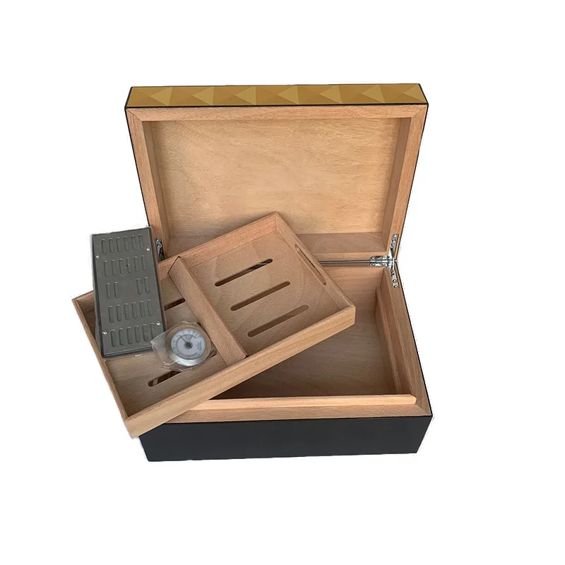 Cigar Humidor Box Cedar Wood Hold 50 Cigars