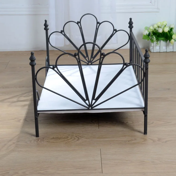 New Style Durable Structure Metal Craft Pet Bed With Cushion for Dogs and Cats