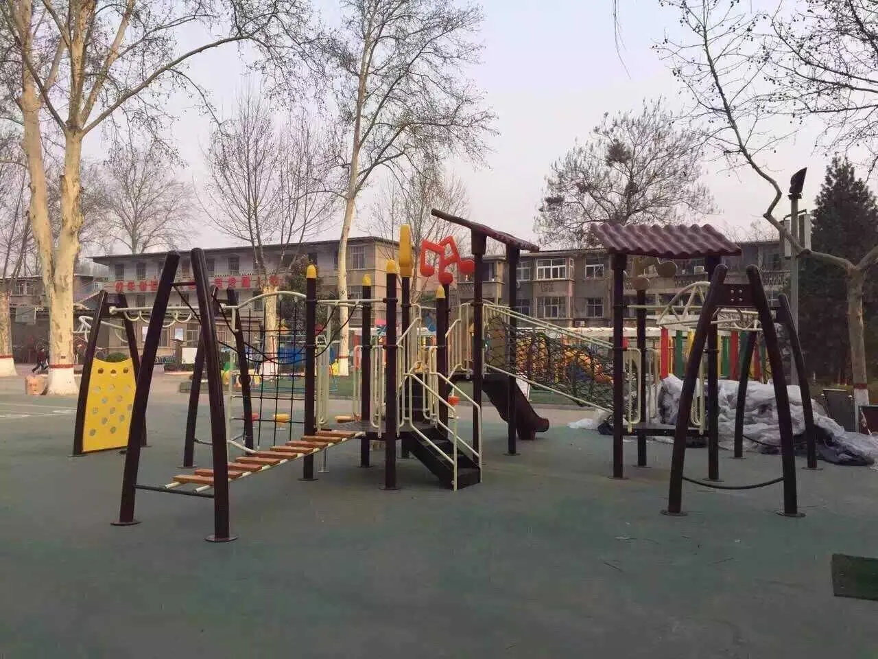 Hot Sale Garden Swing Play Set Kids Outdoor Playground Equipment Metal Frame Swings