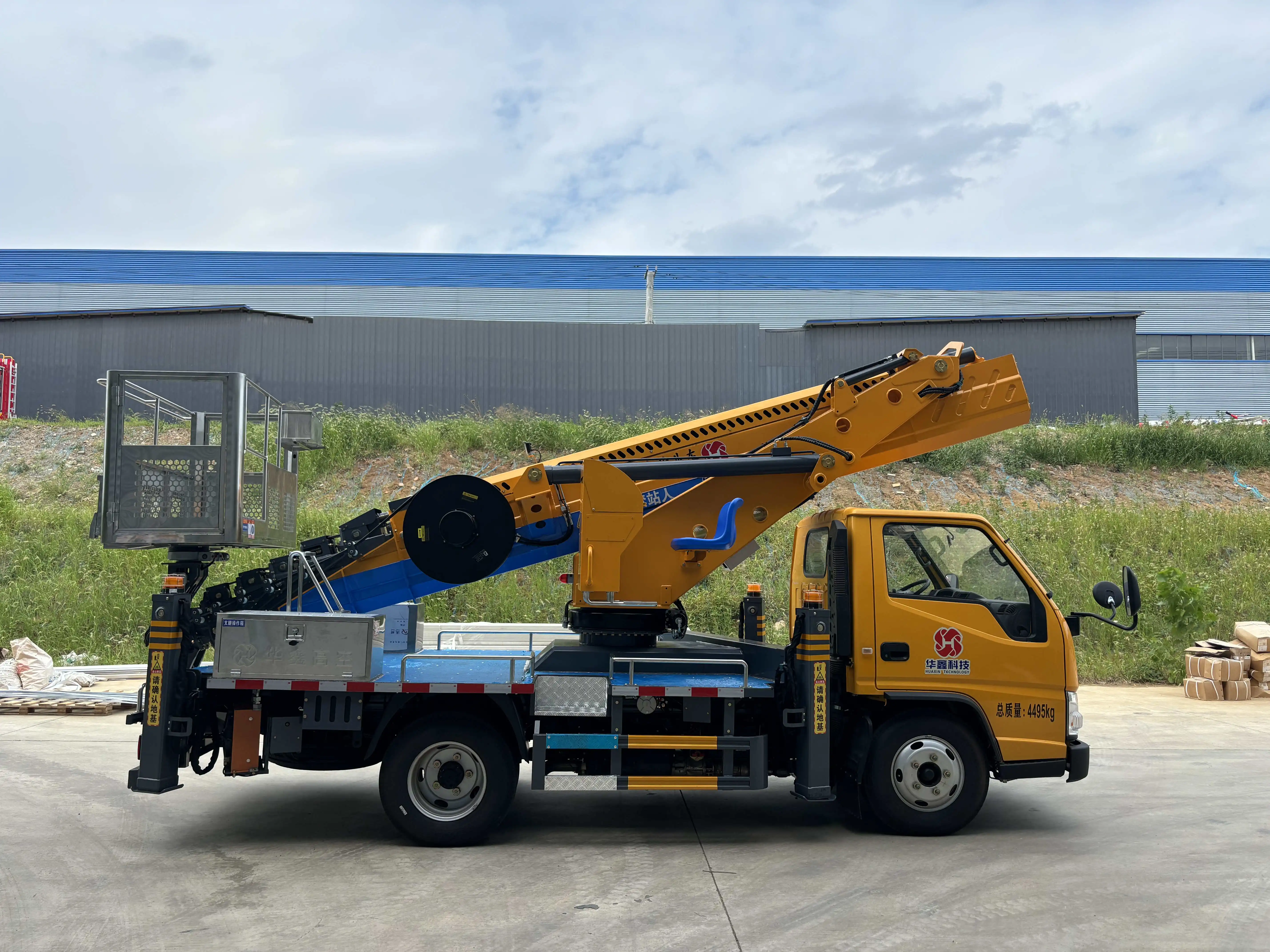 The Factory Sells New or Used Isuzu 33m Aerial Manlift Work Platform Truck High Quality diesel Aerial Truck