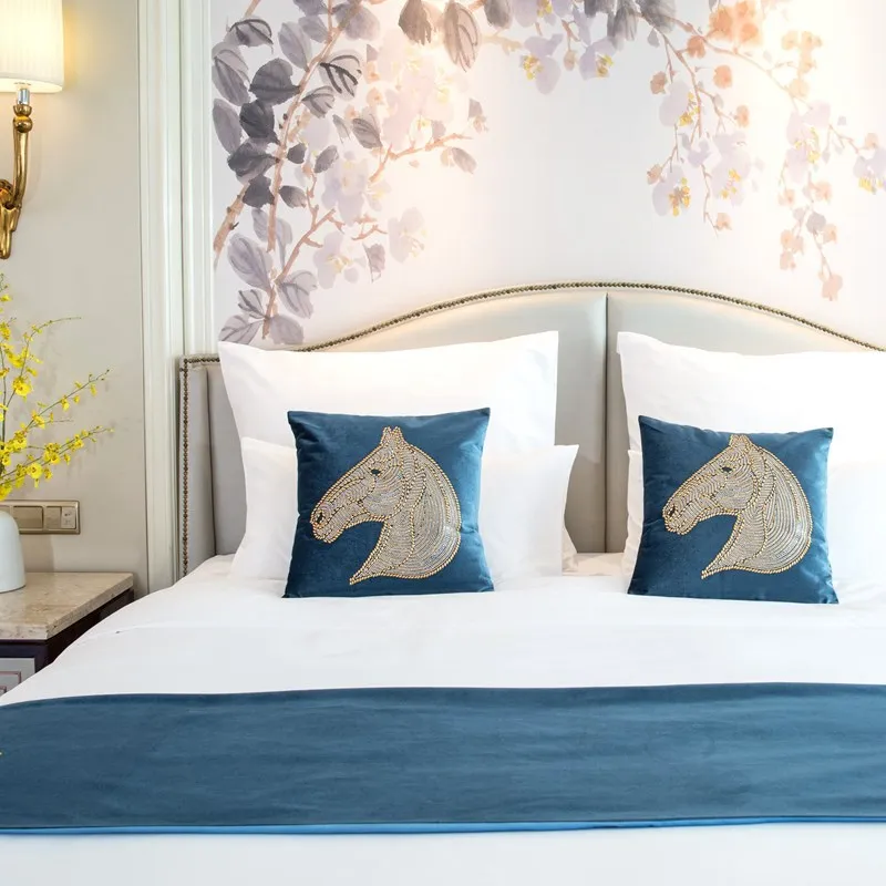 
Promotion velvet fabric with horse hot drilling bed runners and pillow case set for home hotel decoratoin 