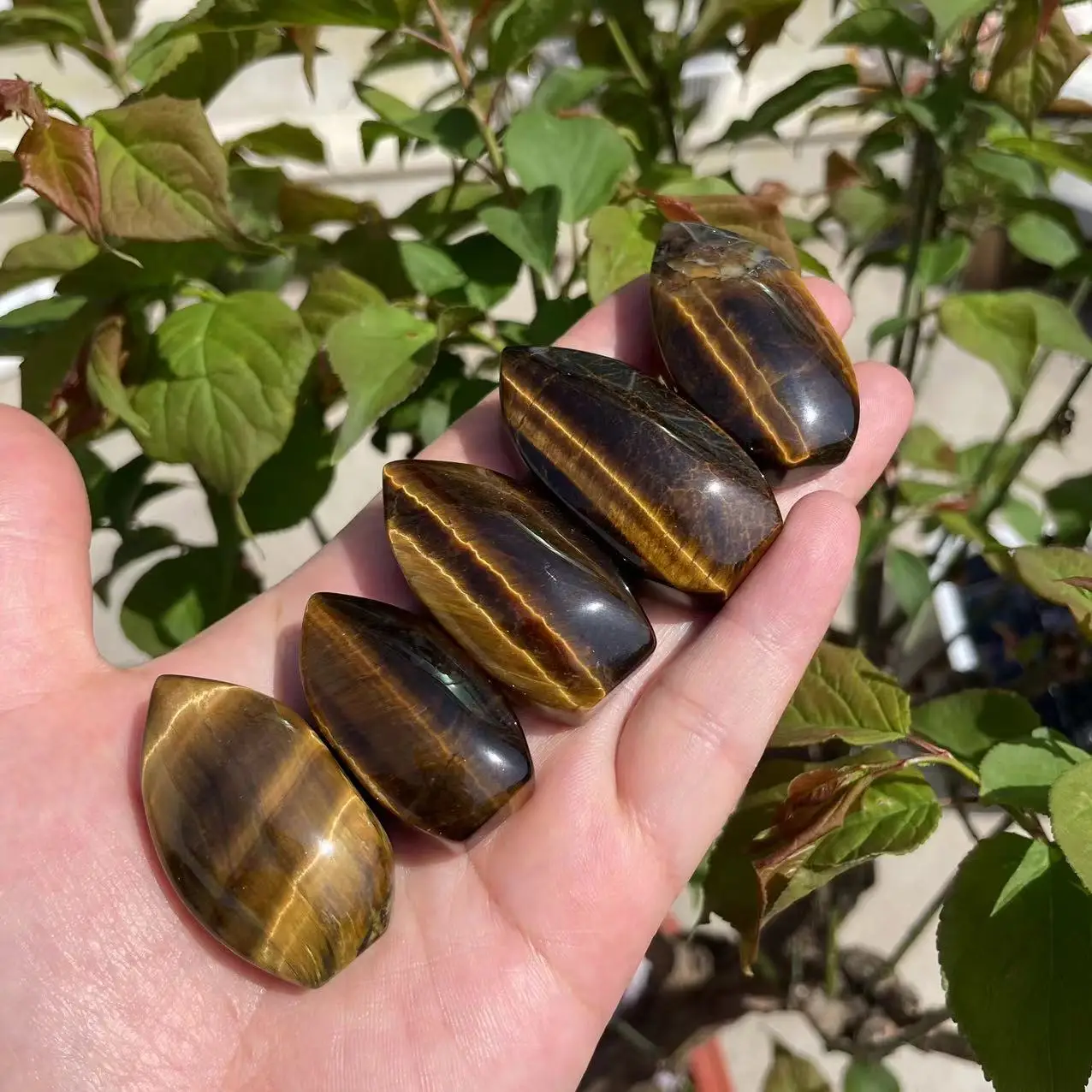 hand Carved small size puffty tiger eyes palm stones Natural Gemstones Healing Stones Craft for Souvenirs tiger eyes stones