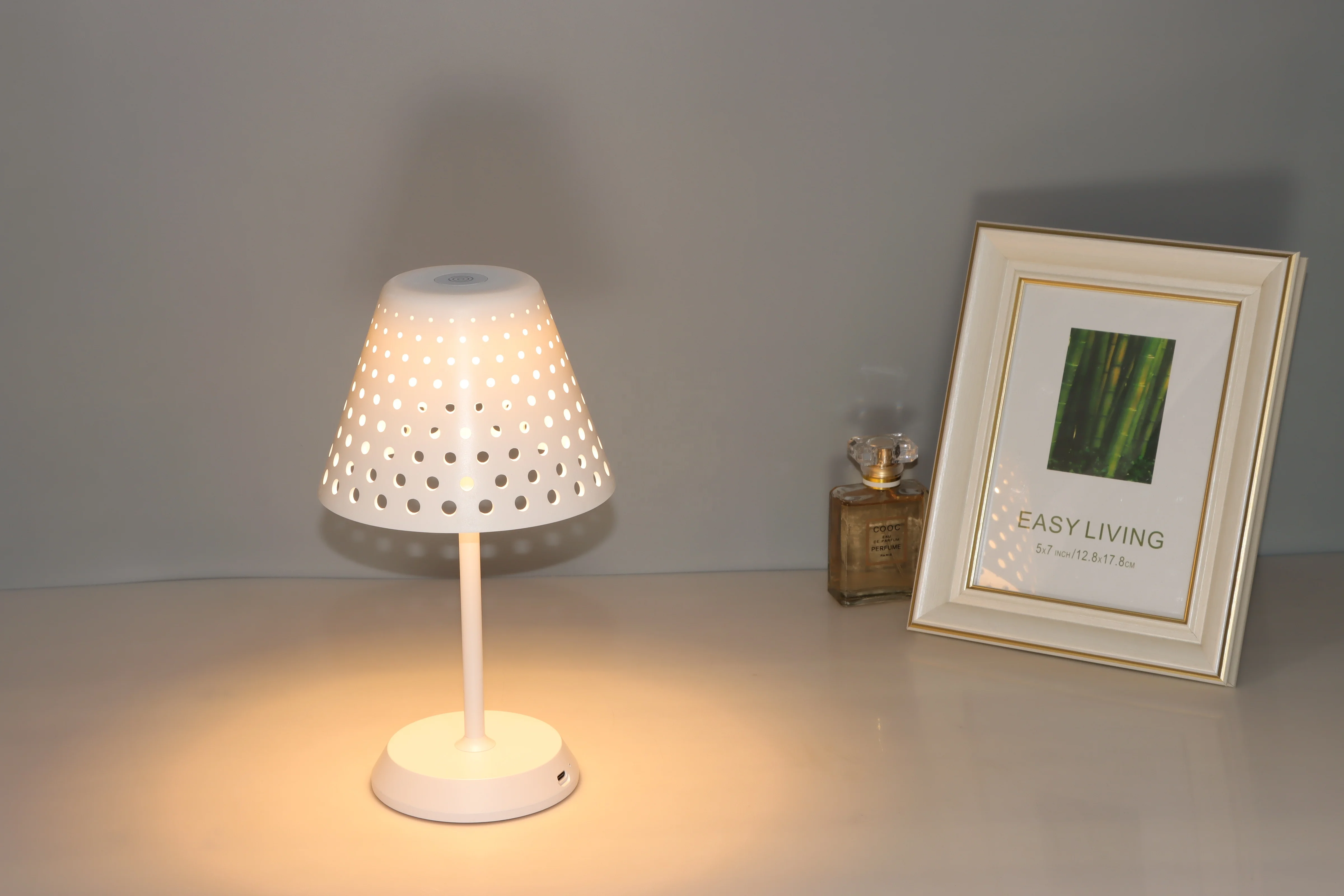 Wholesale Lampe Bureau Dimmable Led Modern Wireless Rechargeable Cordless LED Electroplated Metal Table Lamp
