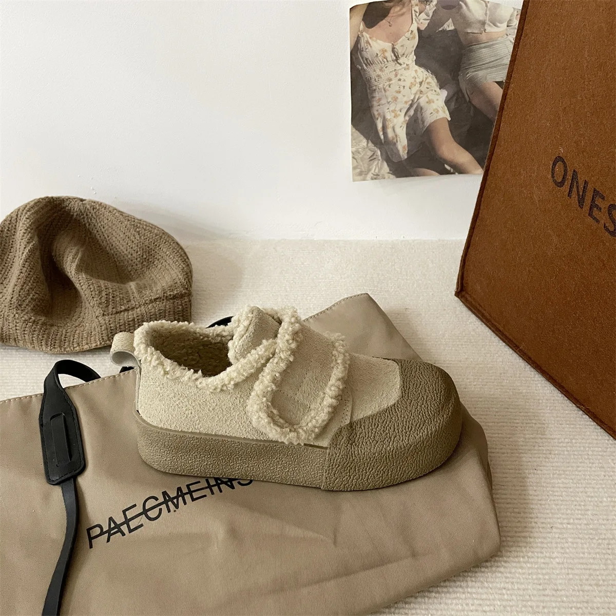 Wholesale Winter Fashion Board Shoes Magic Tape Thick Bottom  Warm Plush Casual  Cotton Shoes For The Men 2024