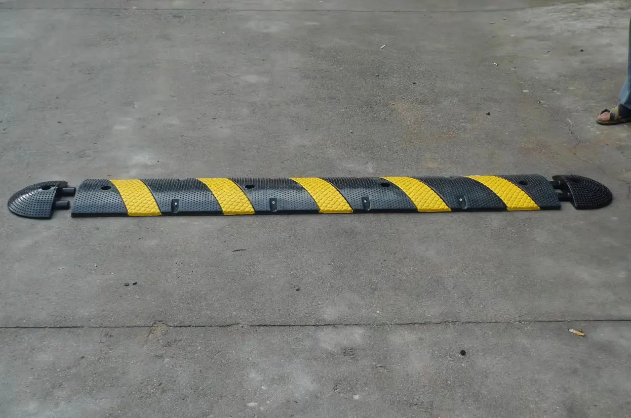 Road safety yellow and black rubber speed breaker hump