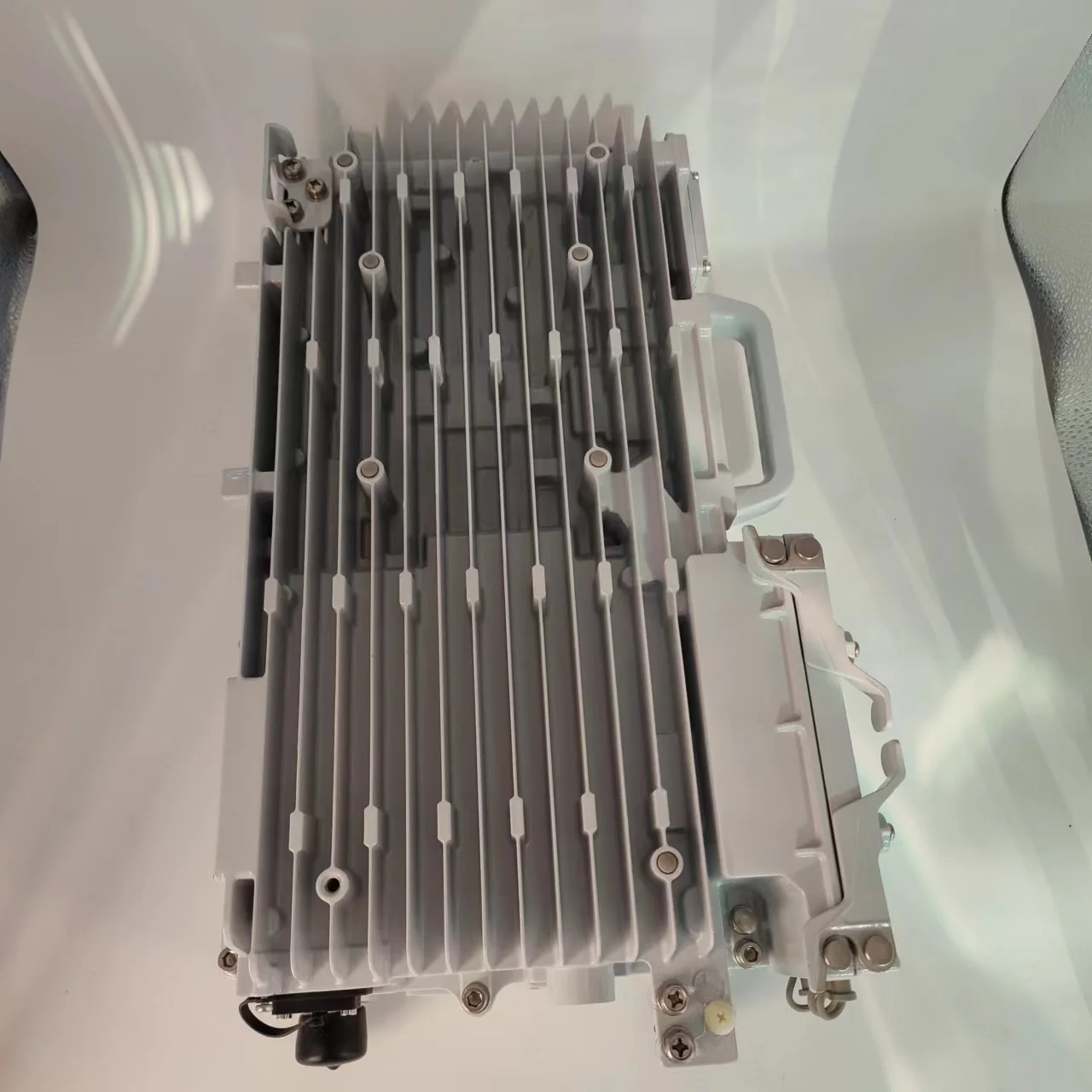 New Original Package Zte Zxsdr R8862s S1800 B6b Zte Rru 8862 aS 1800 Small Cell Communication Base Station