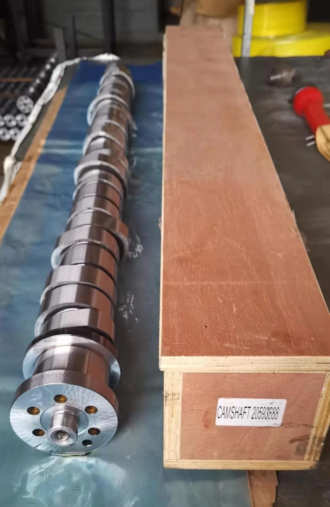 Factory Direct Sale Top Quality Billet Forged Steel D12 Diesel Engine Camshaft 20593688