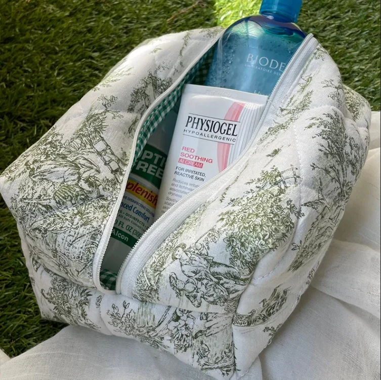 Hot Sale Travel Women Makeup Pouch Custom Recyclable Cotton Quilted Makeup Bag Lightweight  Floral Cotton Cosmetic Bag