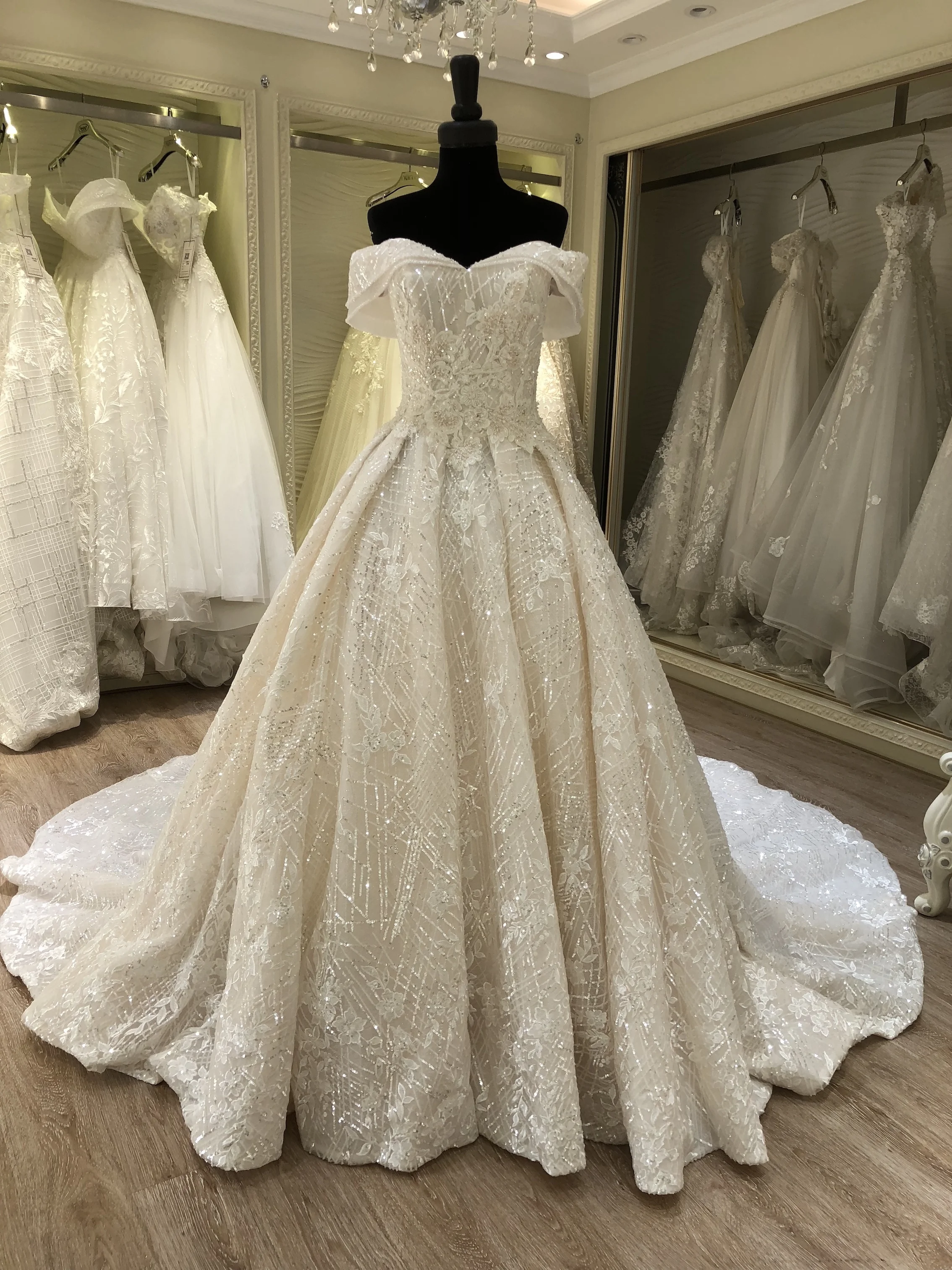 2021 factory wholesale price off shoulder shinny wedding dress ball gown for women