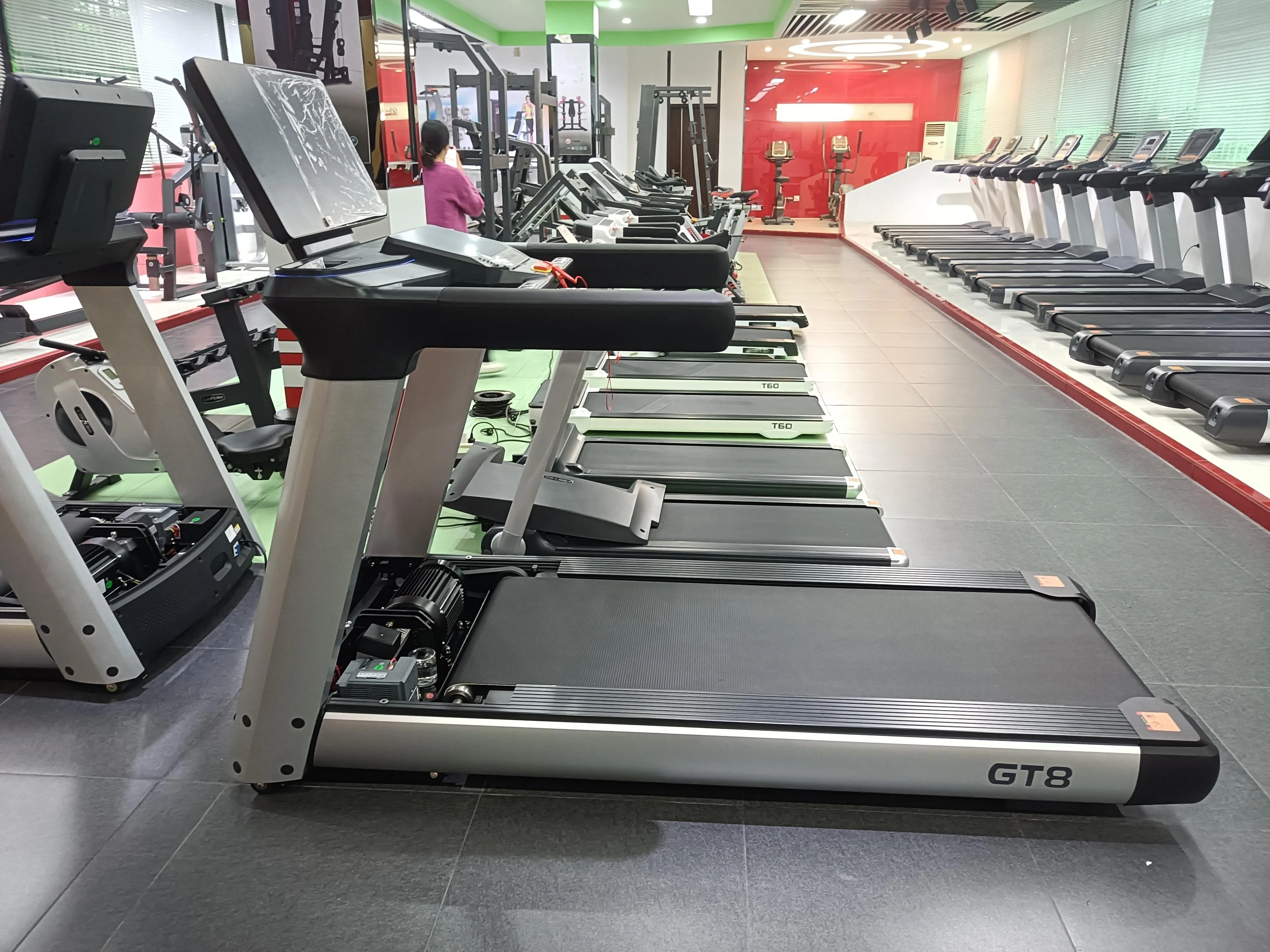 New Design Luxury Electric Training Treadmill 5.5 HP Commercial Gym Equipment Heart Rate Monitor Motorized Power LCD Screen