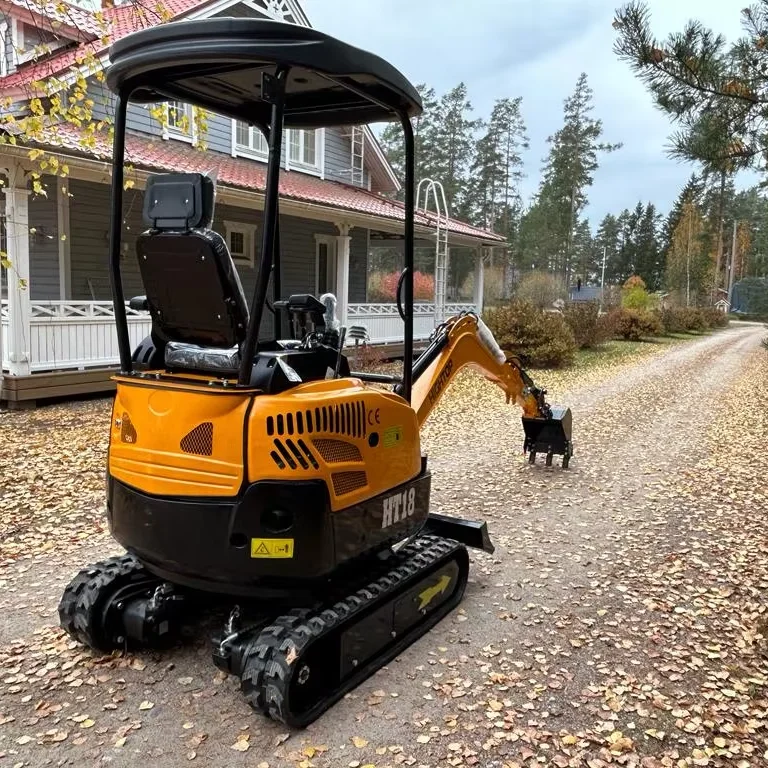 Agricultural 1800kg Crawler mini Excavator Hydraulic HT18 mini Digger for sale