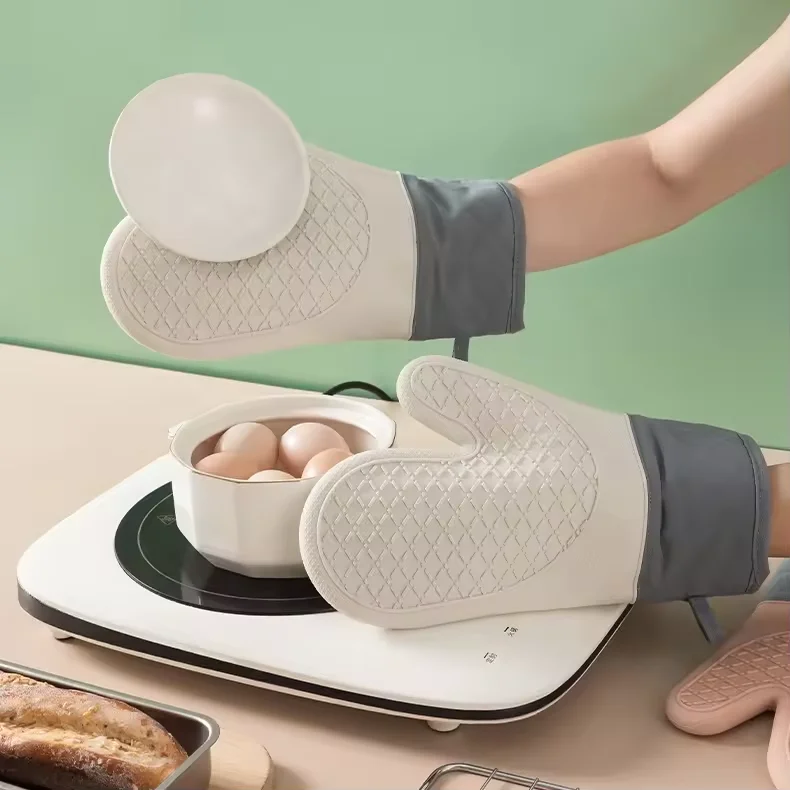 Low MOQ Printed Kitchen Cooking Mittens Rubber Silicone Heat Insulation Oven Mittens with Cotton Stylish Printed Design