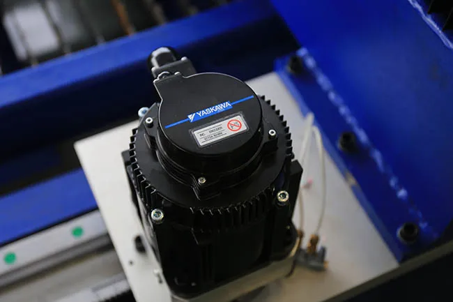 2000w CNC Fiber Laser Cutter For Steel Aluminum Sheet Metal