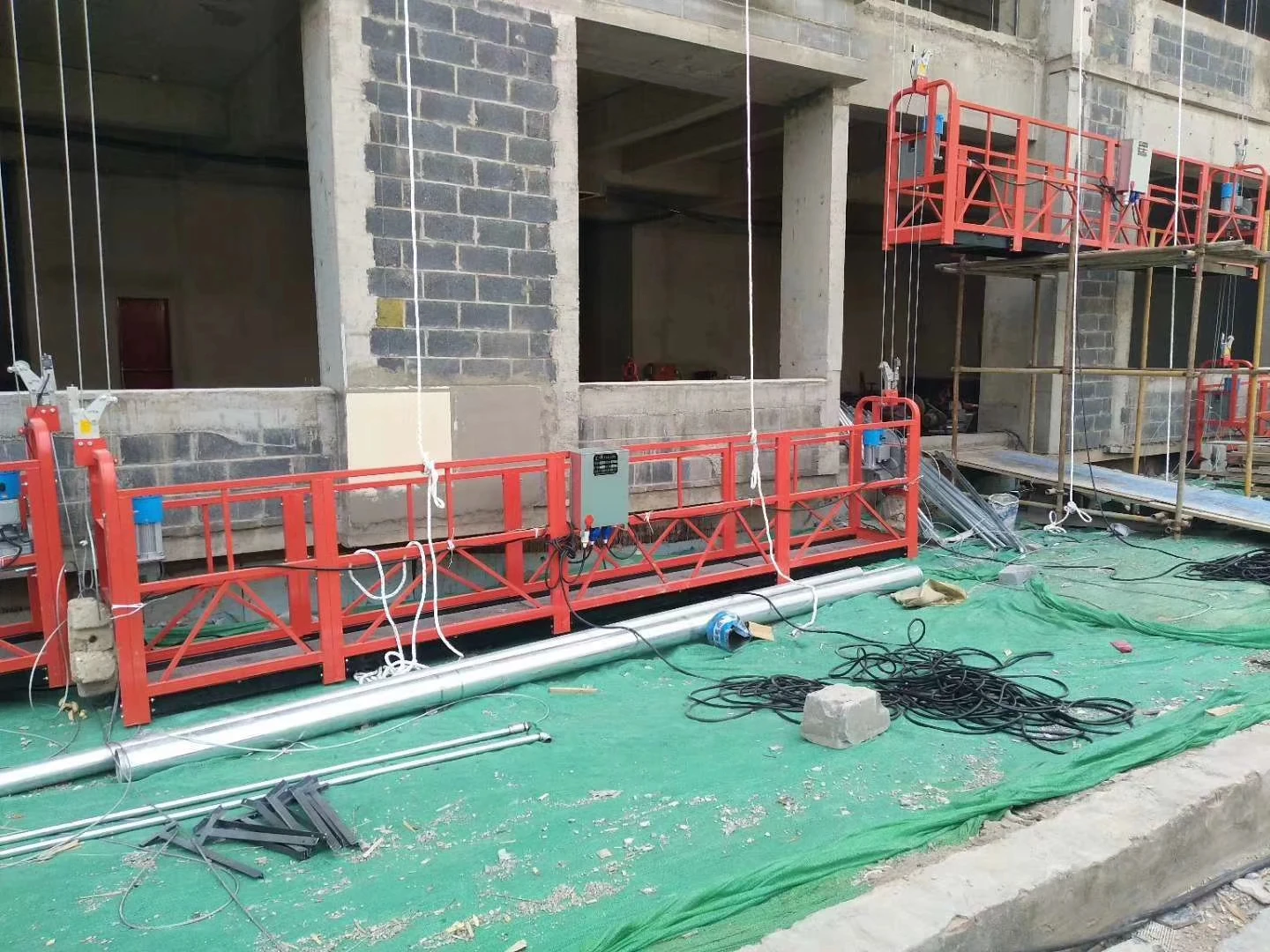 Roof hanging swing stage wall exterior painting suspension scaffolding lift window clean cradle building gondolas