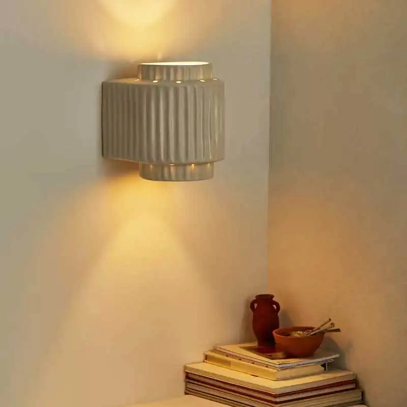 Decorative Creamy White Resin Lamp Modern Wall Sconce Up And Down Wall Light Sconce Wall Lamp for Home Hotel Room Bedside