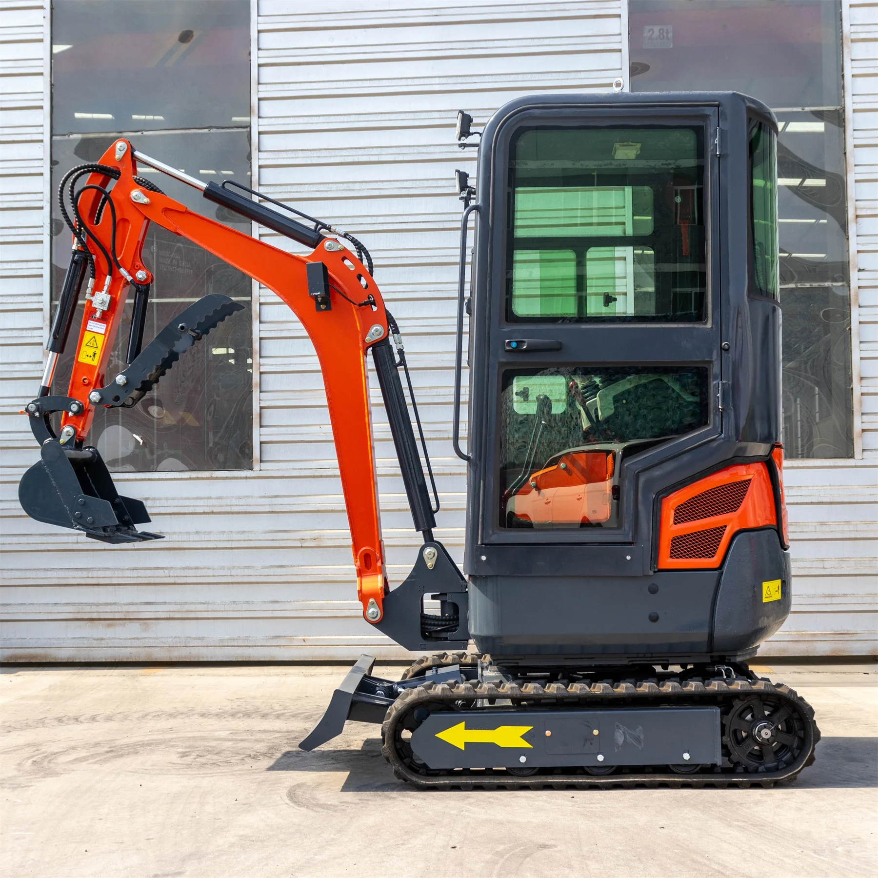 EPA Engines HT18 8 Ton Wheel Excavator with Hydraulic Pilot High/Low Speed Side Swing 1 & 2 Ton Capacity 1-Year Warranty