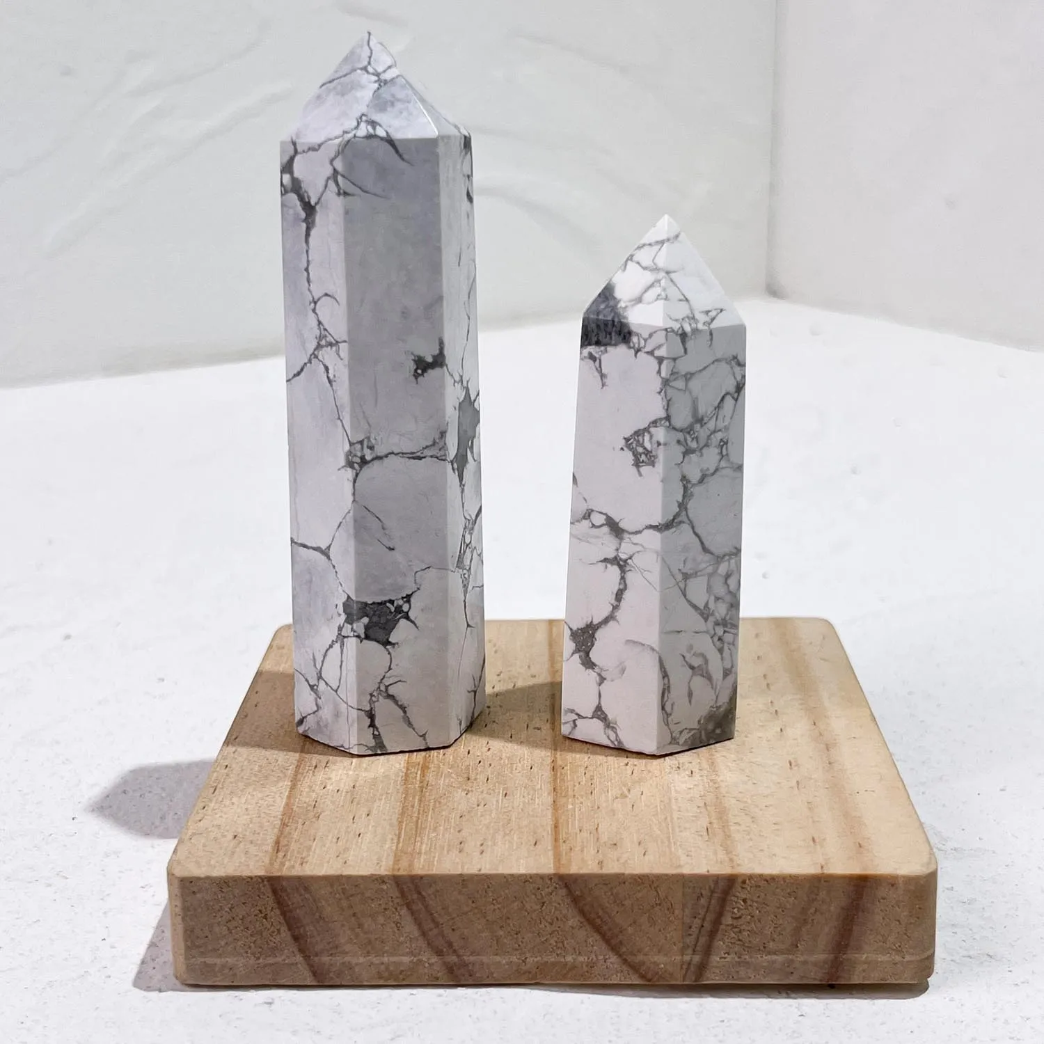 Wholesale Howlite Obelisk Crystal Tower Natural Howlite Point Crystal Stone Tower for Energy and Meditation