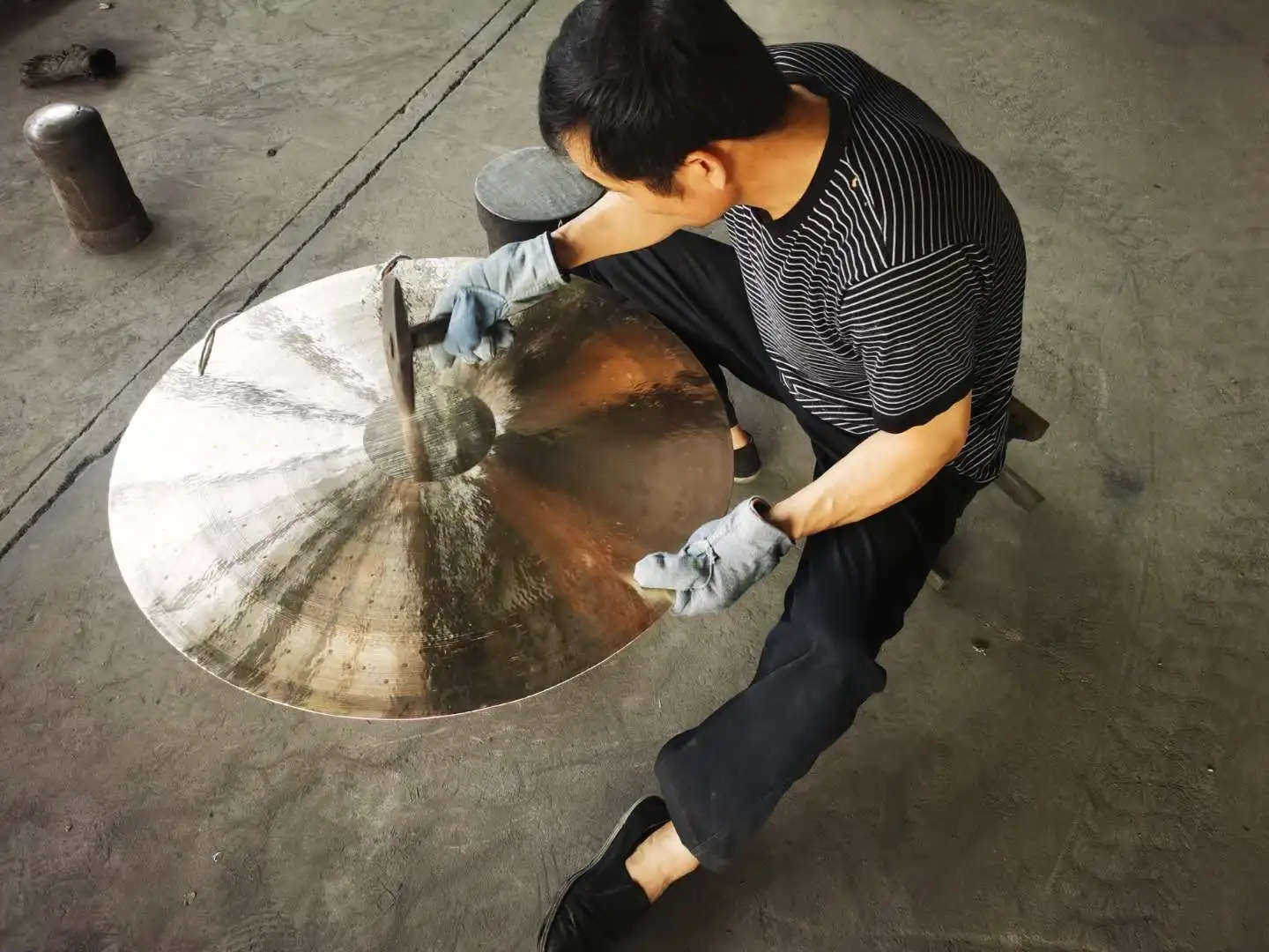 Chinese Wind Gong 34 inch Feng Gong Pure Handmade with OEM Service Musical Instrument