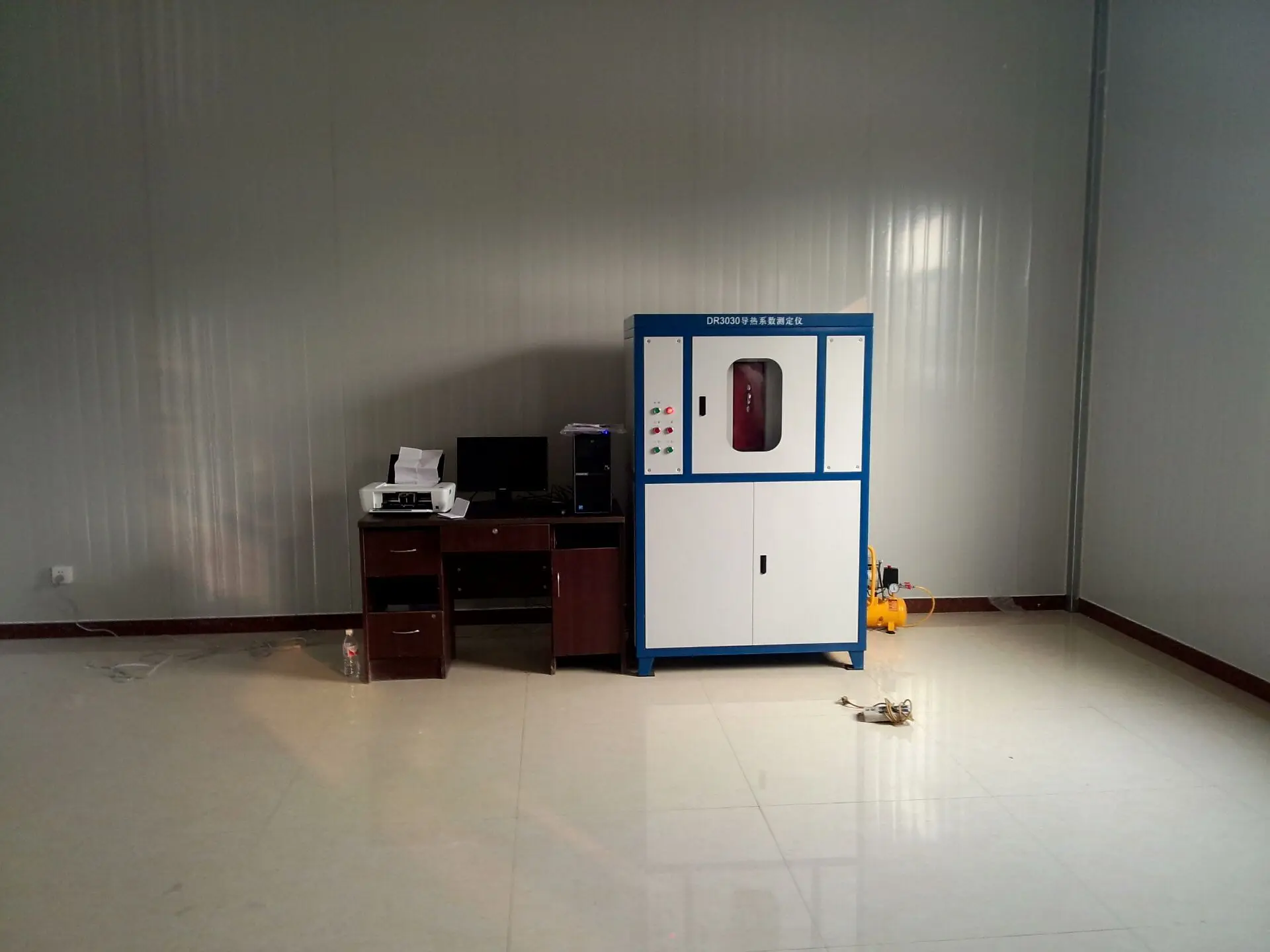 Protective hot plate method thermal conductivity tester