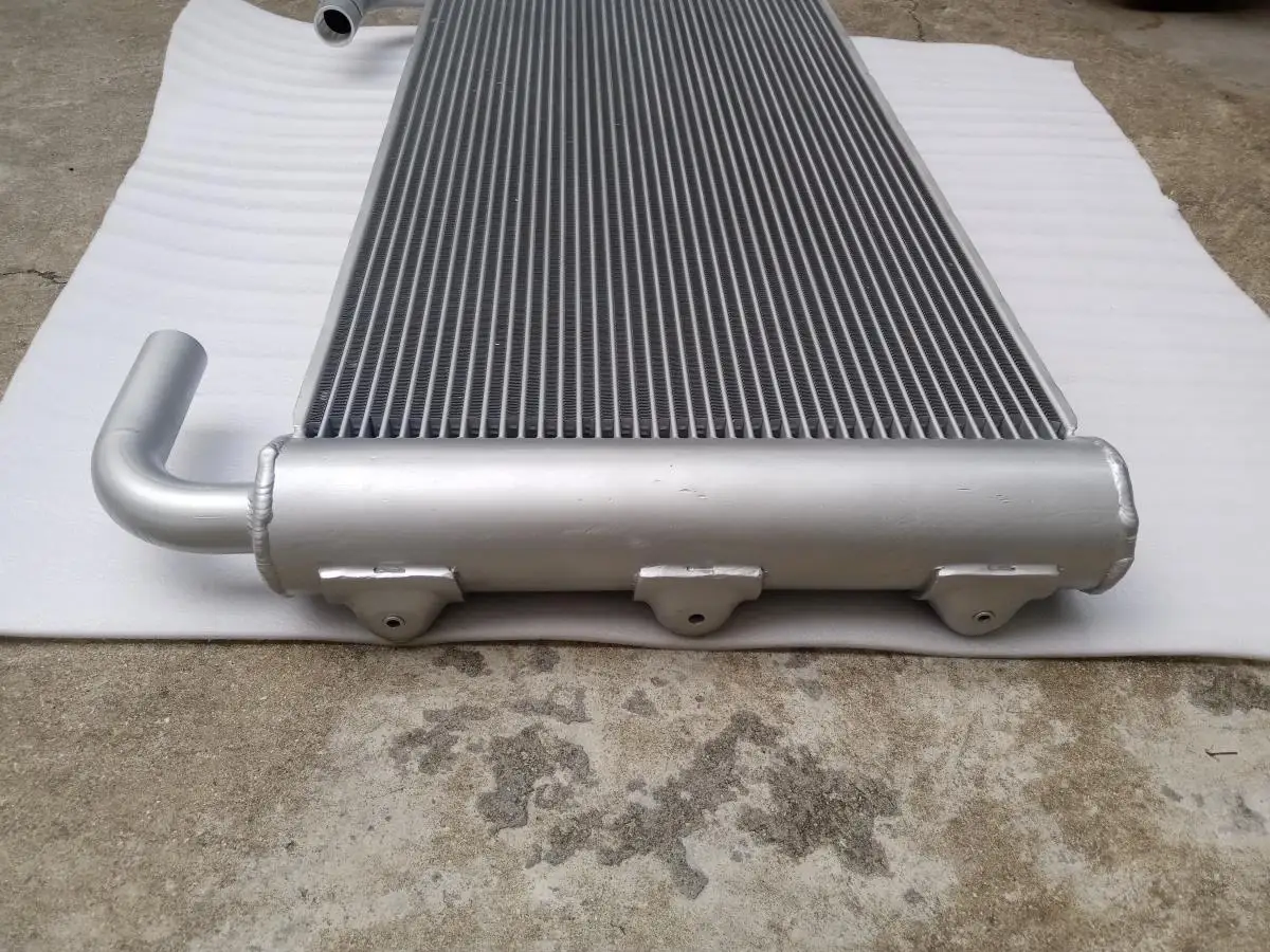 XB00001928 4727506 XB00001938 XB00001931 Radiator for Hitachi ZX200 Excavator Parts 6BG1 Engine