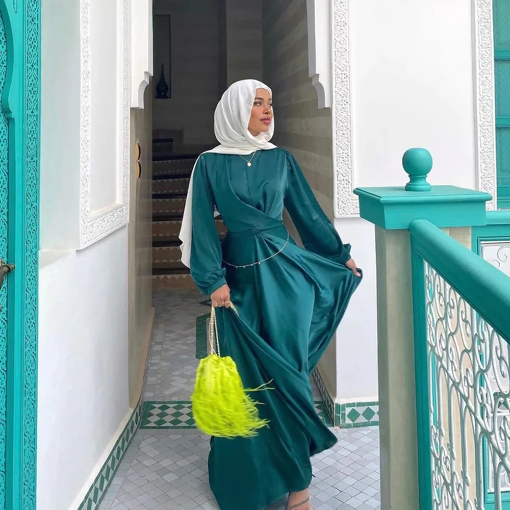 Solid colored robes and ankle dresses for Muslim Hui ethnic groups in the Middle East