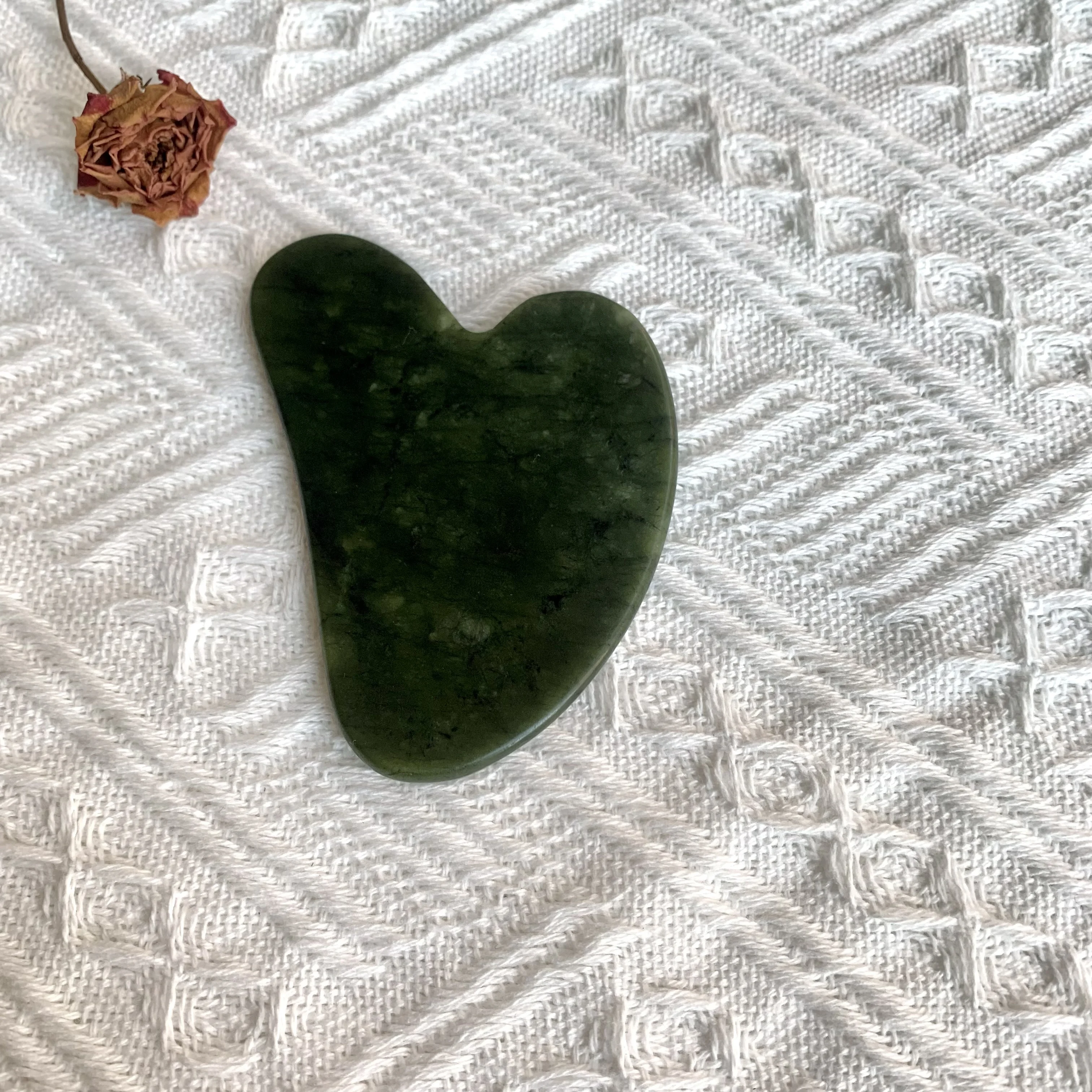 Wholesale face product facial massage guasha heart shape natural xiuyan jade stone