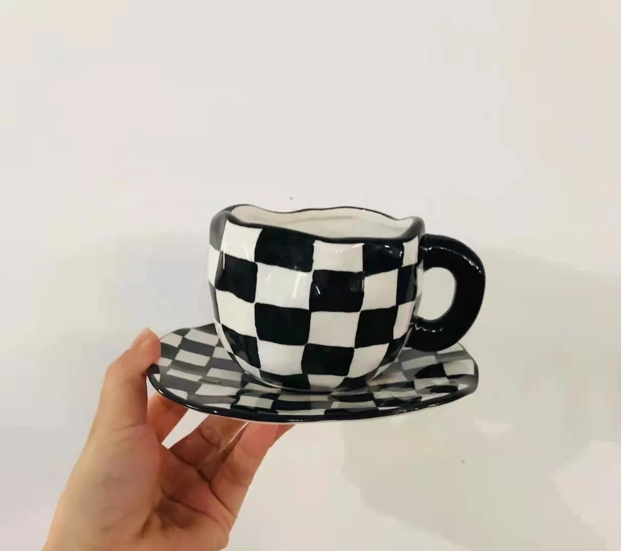 New Arrival 11 OZ Girl Cute Coffee Cup Saucer Afternoon Tea Ceramic Hand-painted Striped Water Cup Vintage Saucer