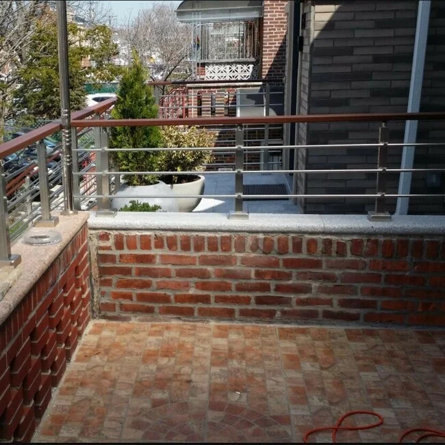 Daiya Front Steel Railing Designs with Round Post and Handrail Mirror Finish