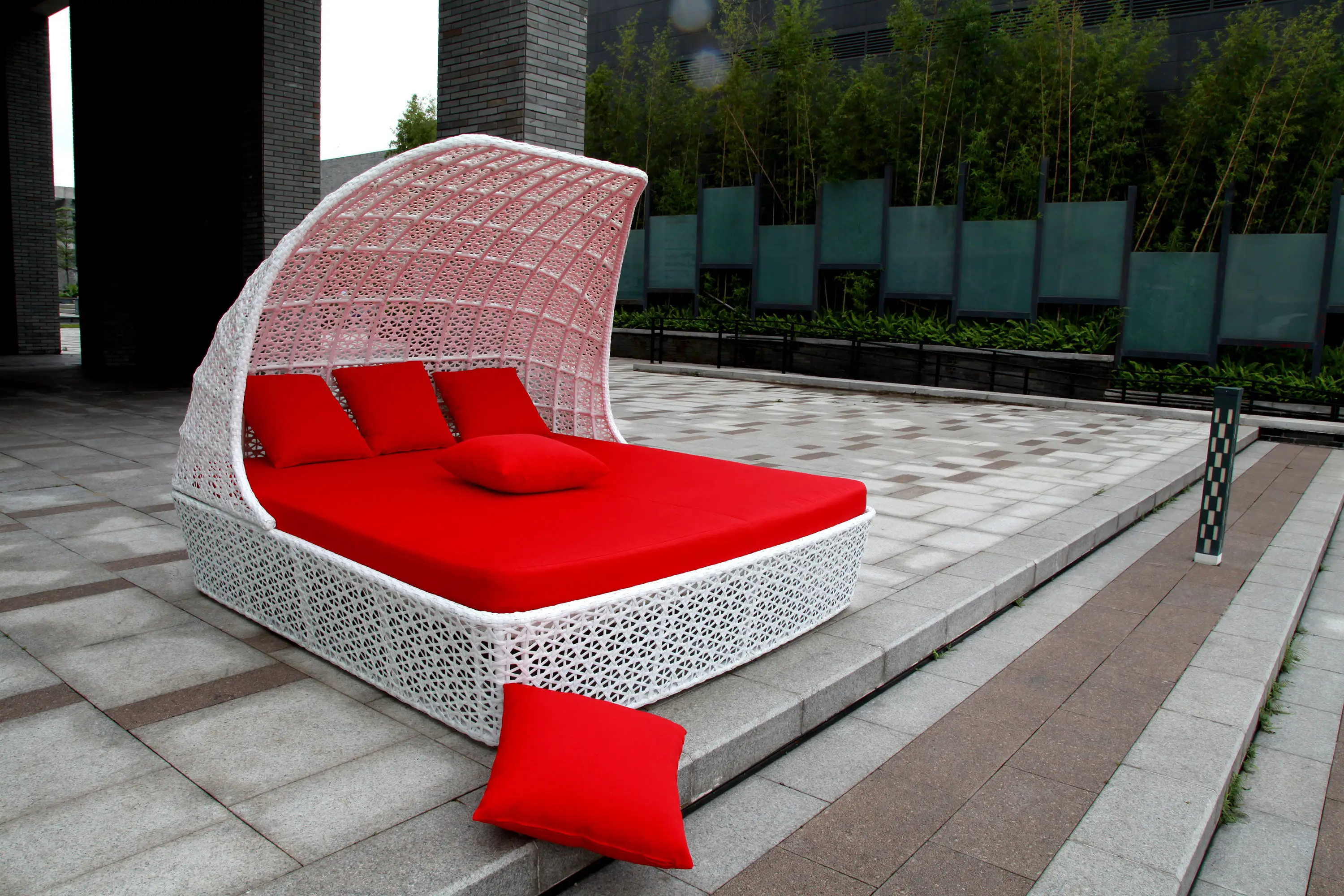 Leisure Outdoor Rattan Double Sun Bed Rattan Wicker Chaise Lounge Beach OEM Frame Gray Style Modern Furniture