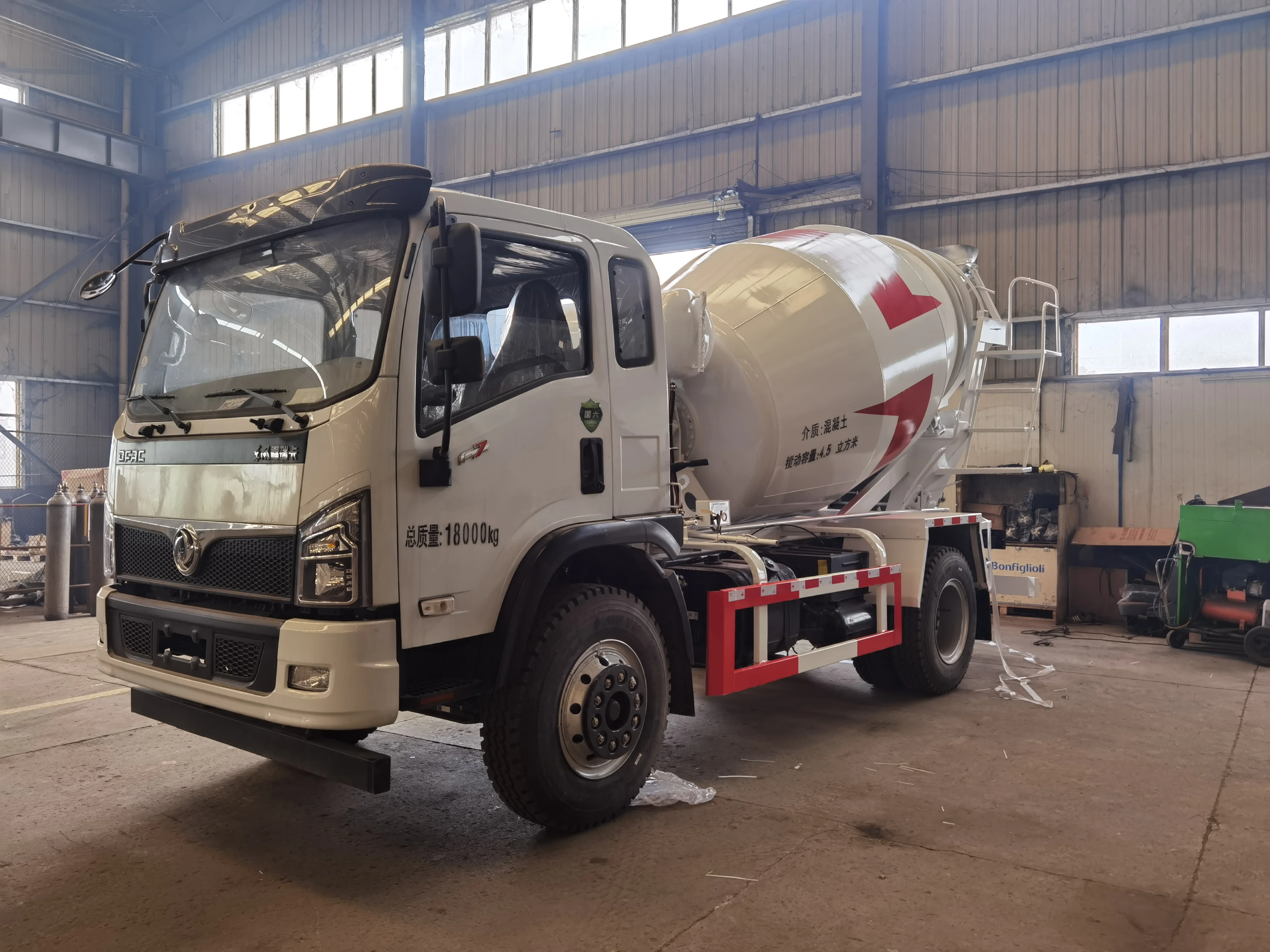 2024 Hot Selling dongfeng Sinotruk Shacman 4*2  6*4 8*4 Concrete Mixer Truck  for sale