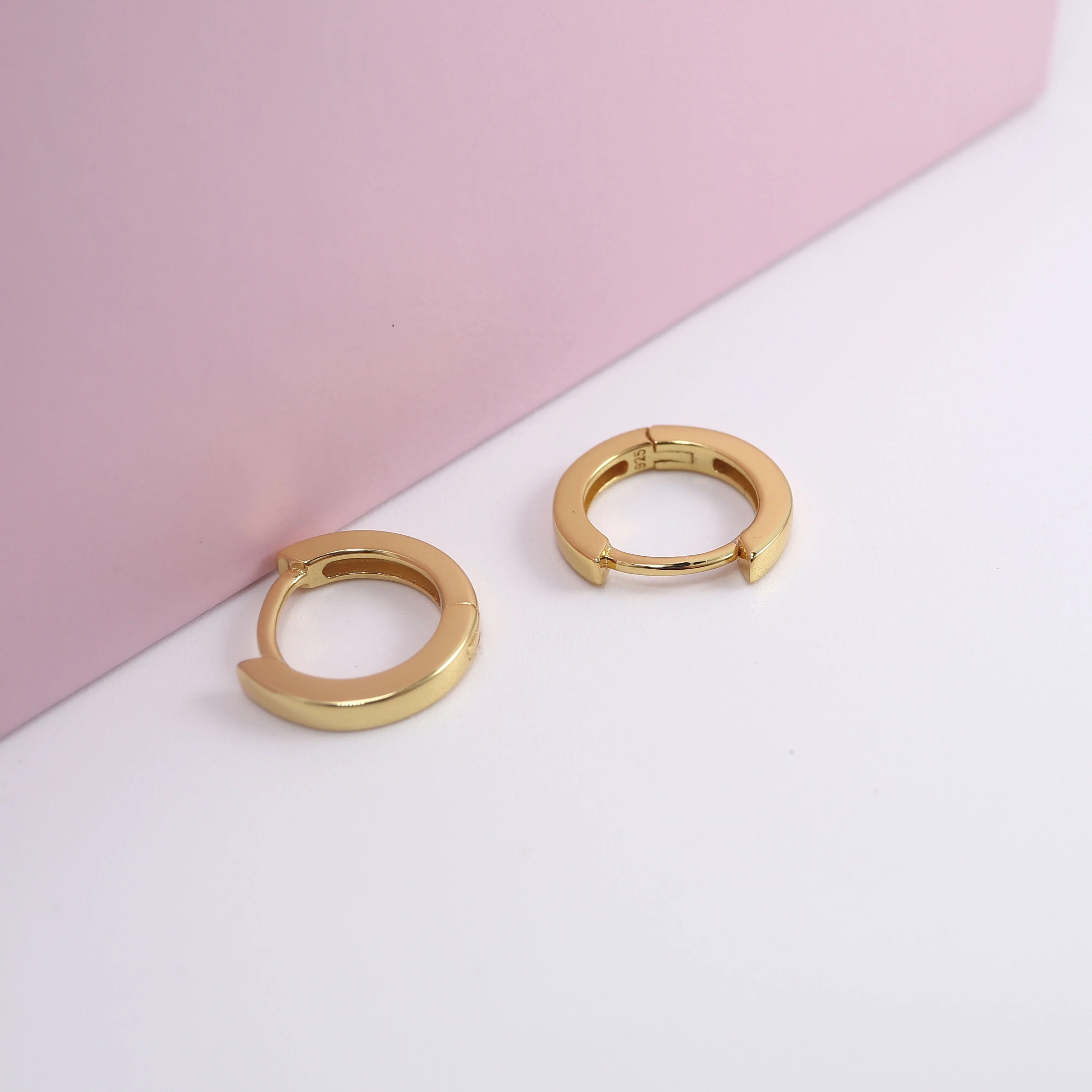 Aiz Jewelry Custom Plain Gold Minimalist 12mm OD 2mm 2.7mm Width  18K Gold Plated Huggie Earrings 925 Silver Wholesale
