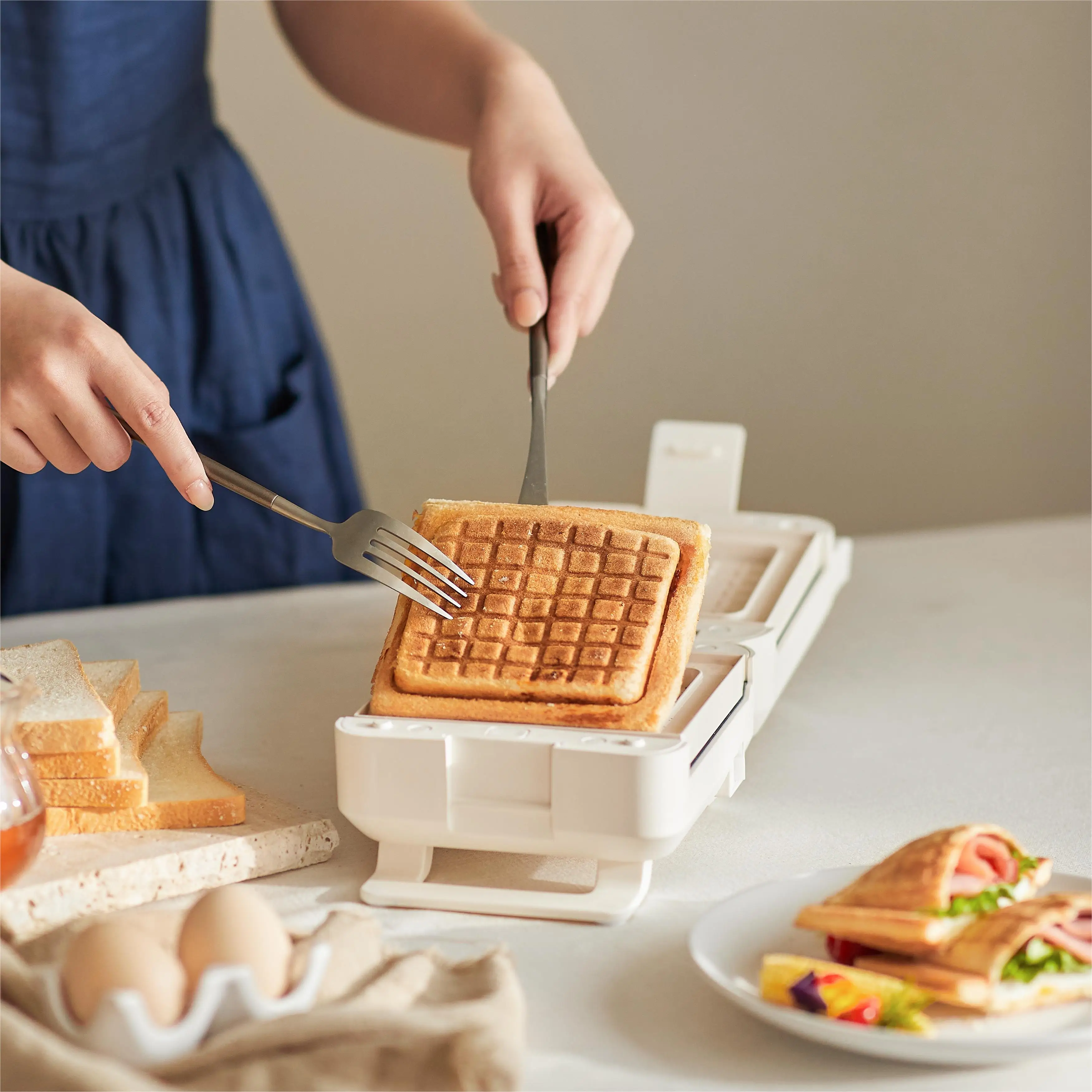 Hot Sale Portable Electric Sandwich Maker Timed Waffle Maker Toaster Baking Breakfast Machine