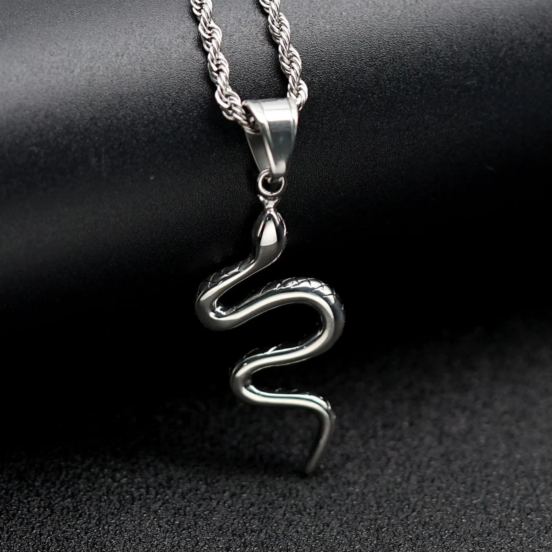 Wholesale Stainless Steel Snake Pendant Wild Animal Pendants Fashion Necklace