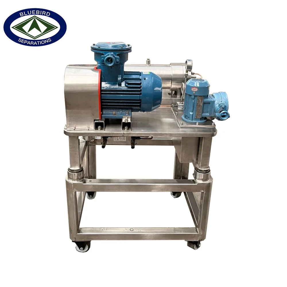 Laboratory decanter centrifuge for solid-liquid separation