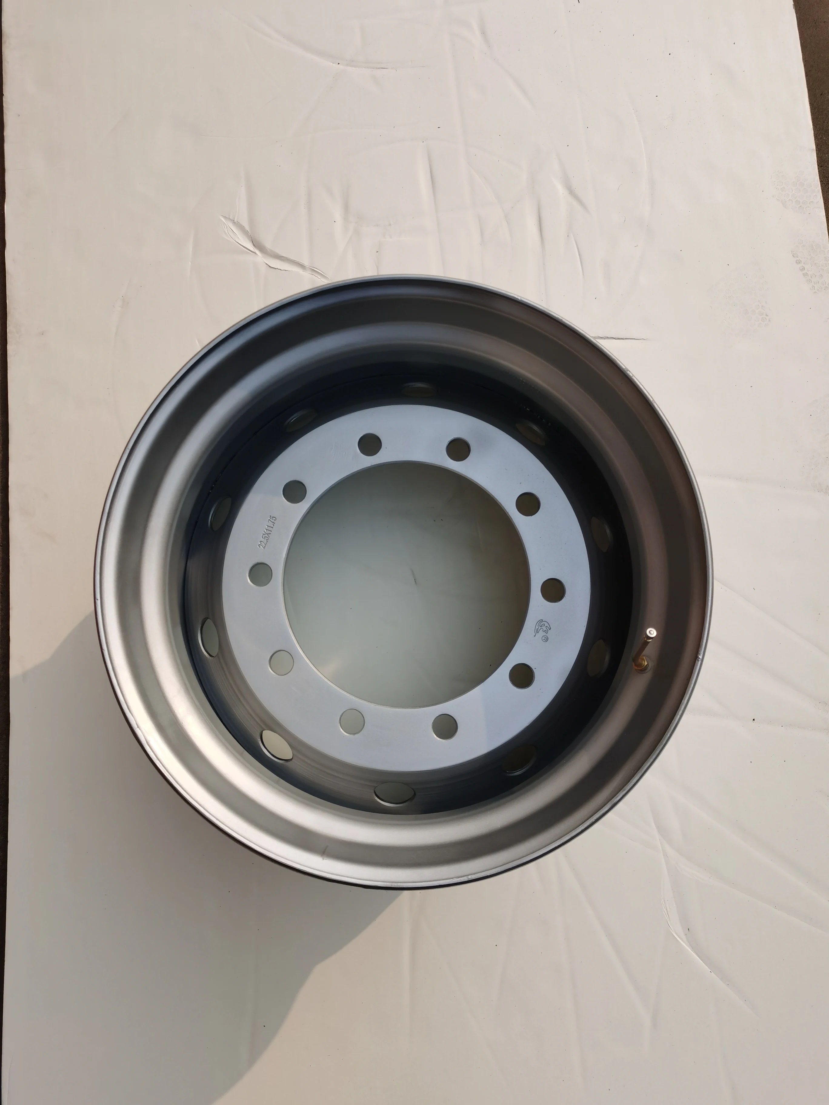 22.5x11.75 0/120/135 offset  steel tubeless wheels 10 bolt holes disc and rim 13R22.5 tire size from China factory