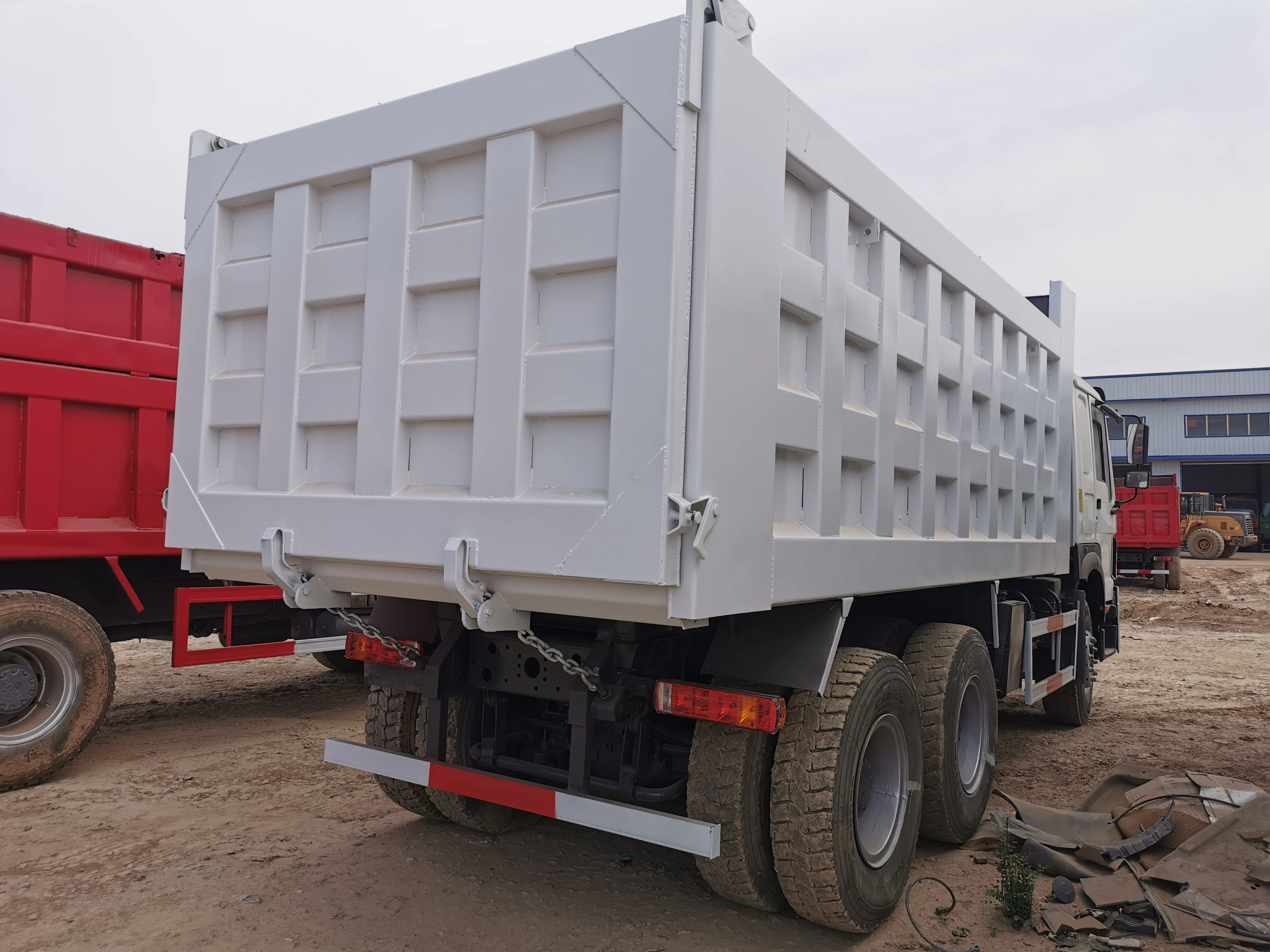  25 тонн Красный 6x4 HOWO самосвал