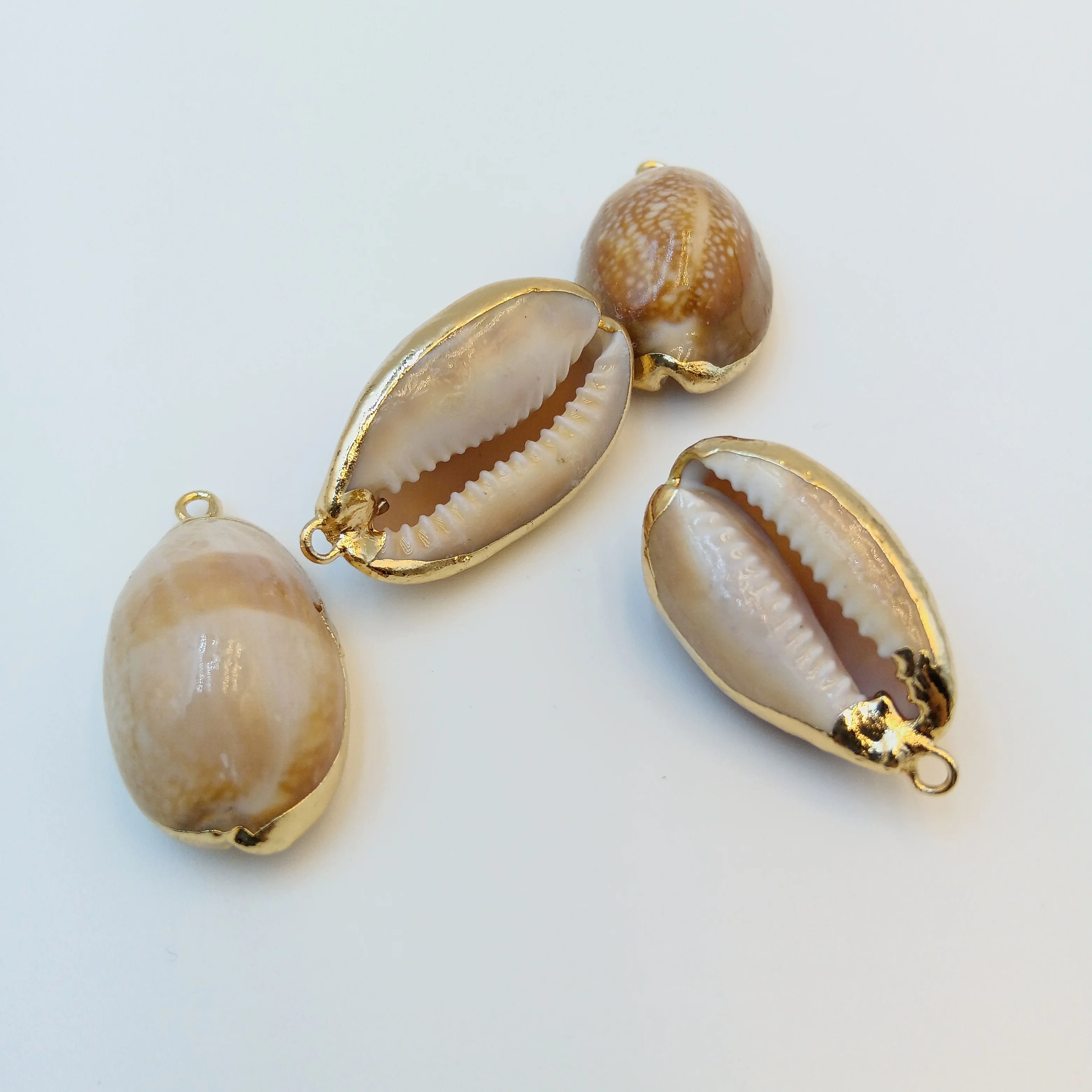 New Approach Fashionable Various Real Beach Conch Natural Gold Dipped Shell Necklace Lovely Tiny Cowrie Shell Pendant Charms