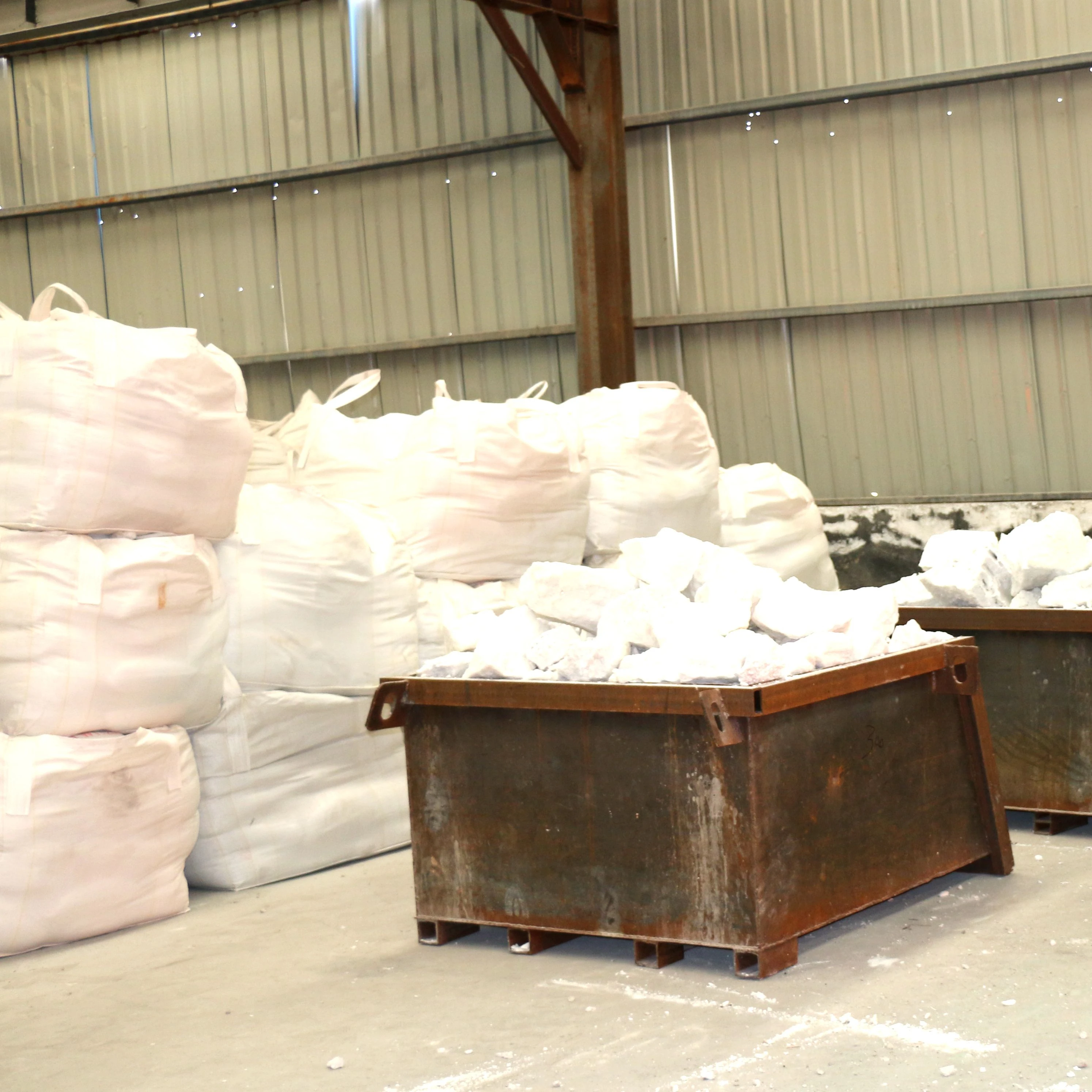 Manufacturers supply sandblasting, rust removal, wear-resistant refractory materials, polished fused white corundum
